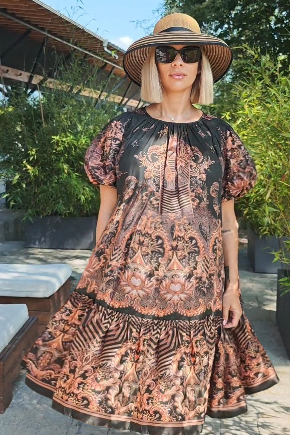 Robe en satin de viscose avec manches bouffantes - rayures dorées