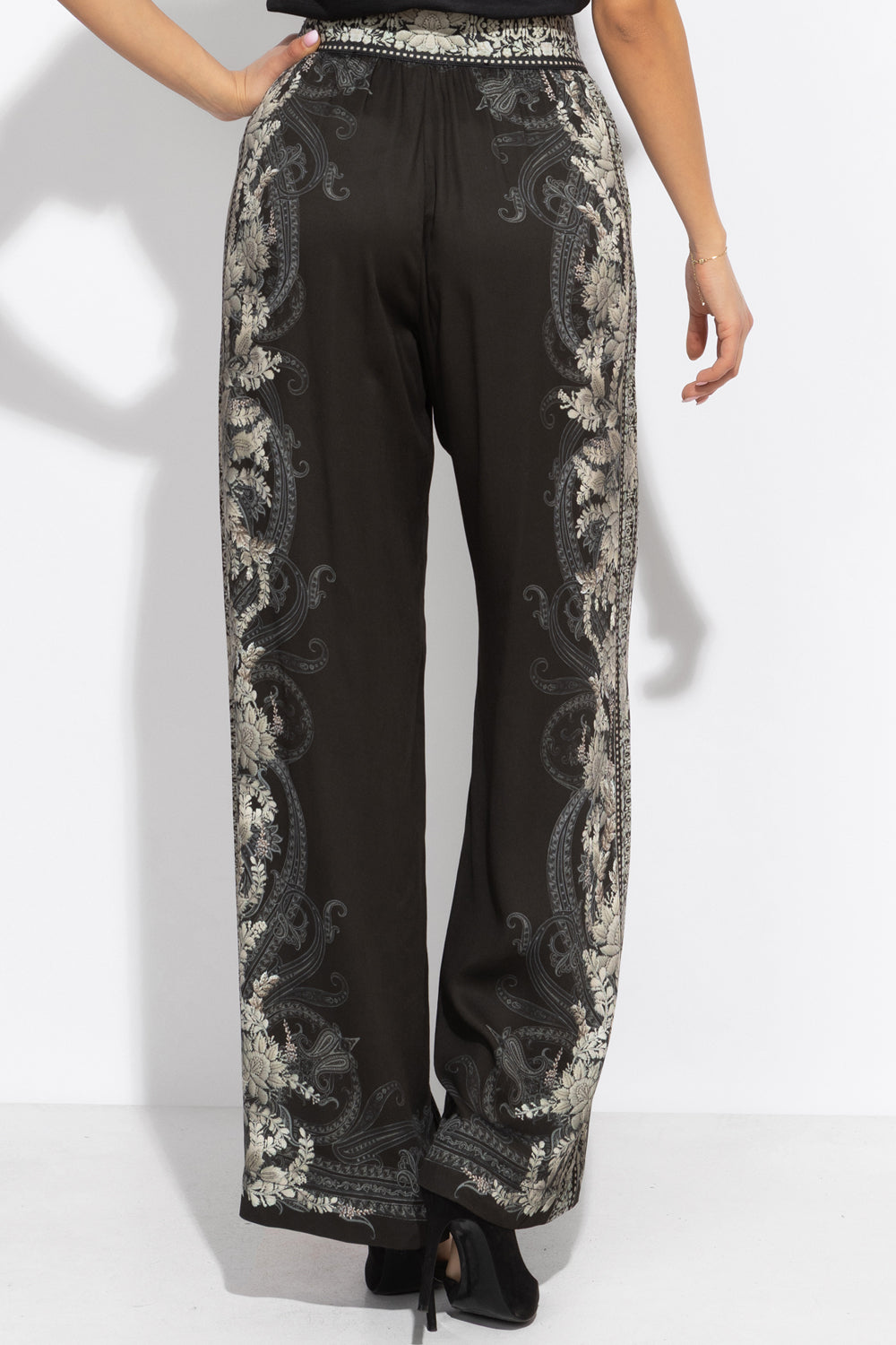 PANTALON LARGE EN VISCOSE AVEC TAILLE ÉLASTIQUE – LOTUS GELÉ