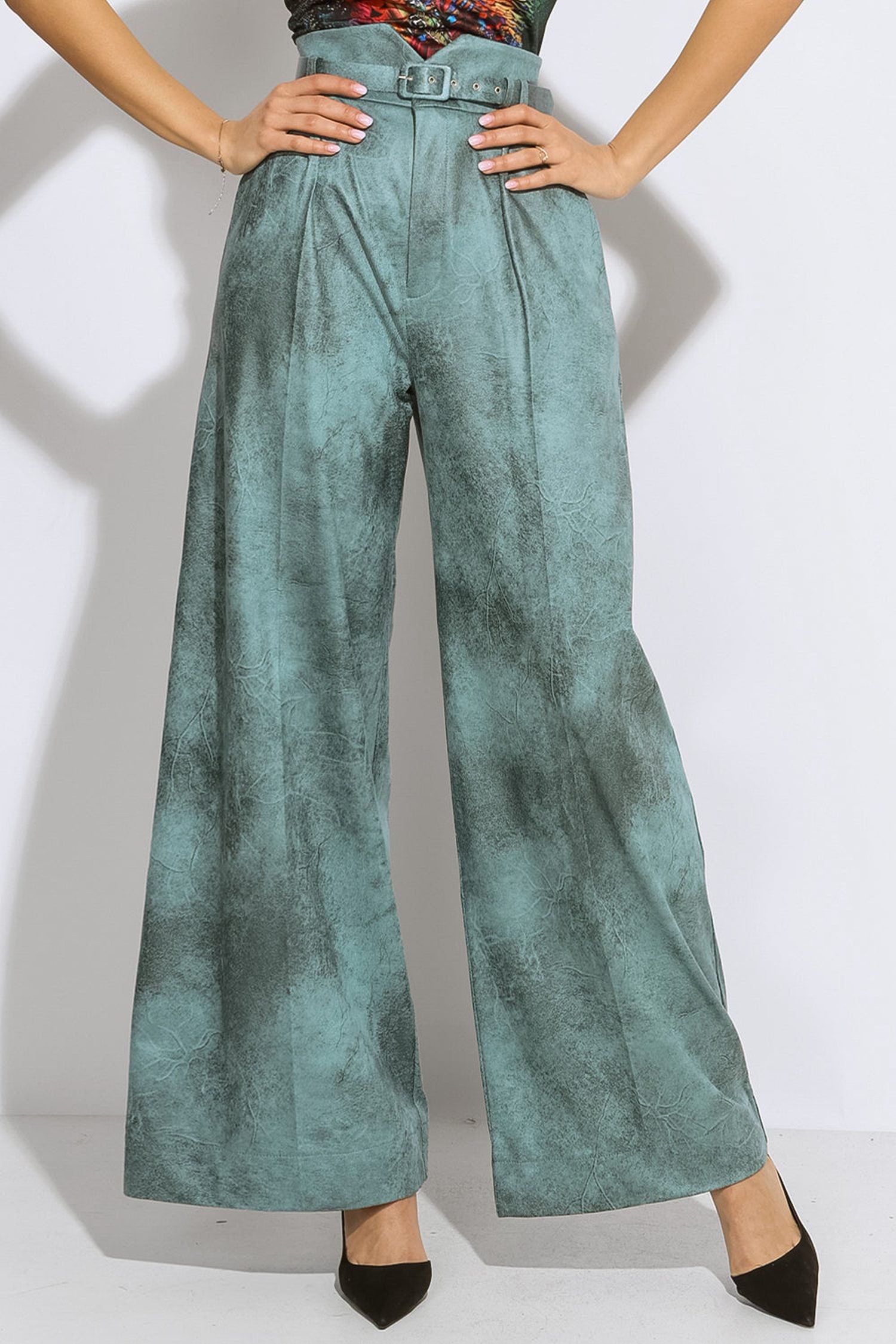 HIGH-WAISTED BLUE TROUSERS – ESSENTIALS