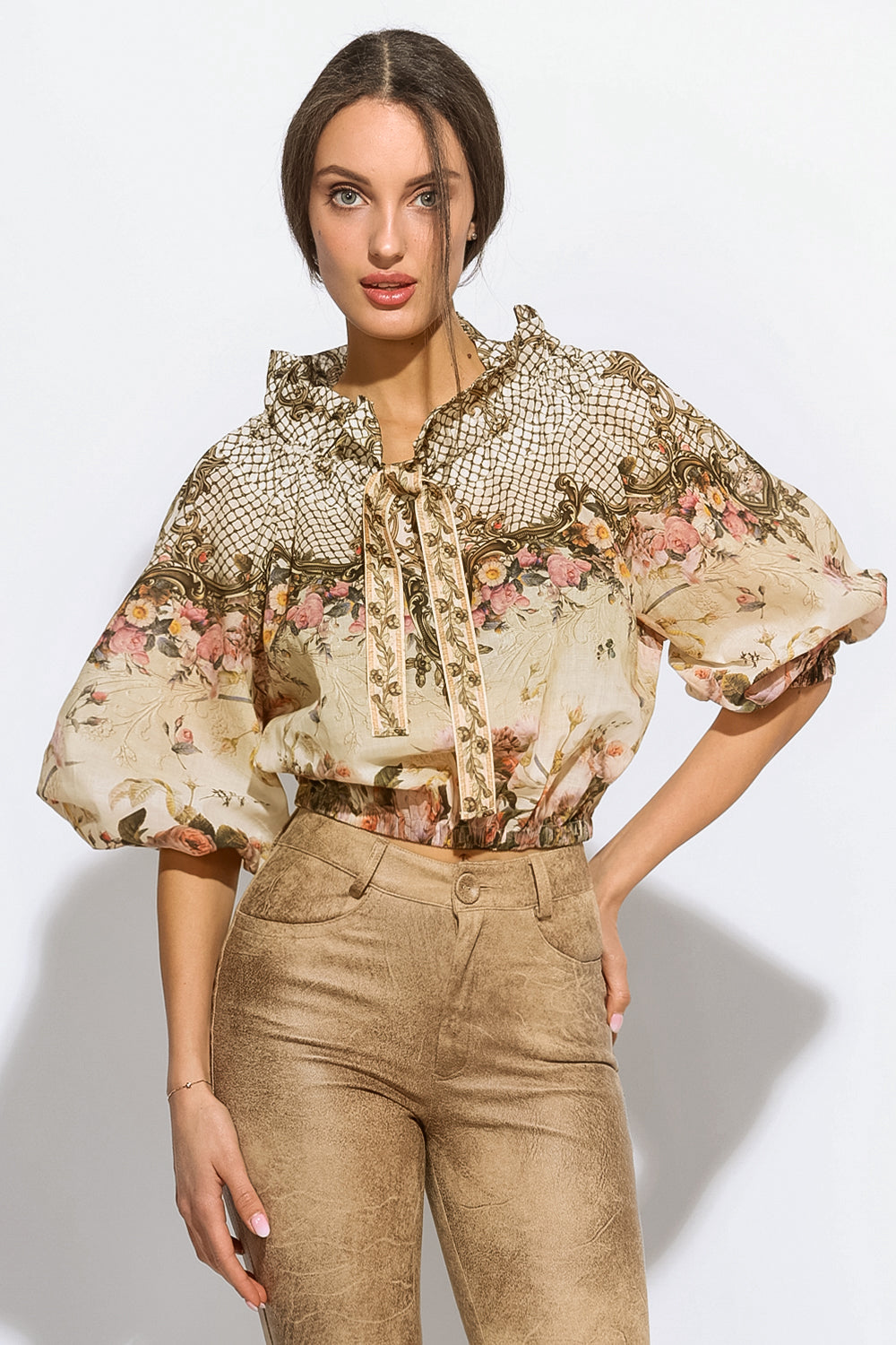 Chemise en coton avec un col affirmé - Fleurs baroques