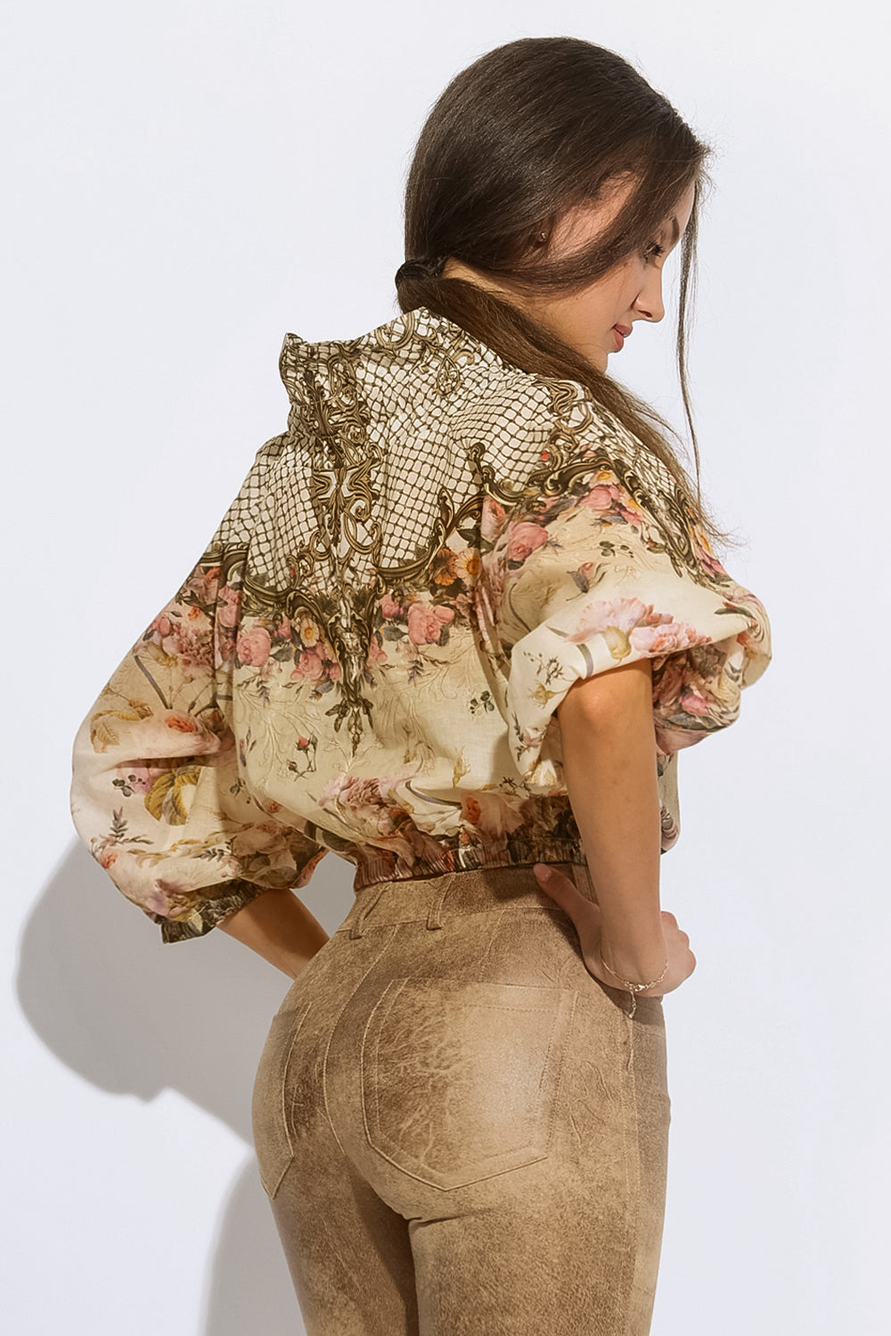 Chemise en coton avec un col affirmé - Fleurs baroques