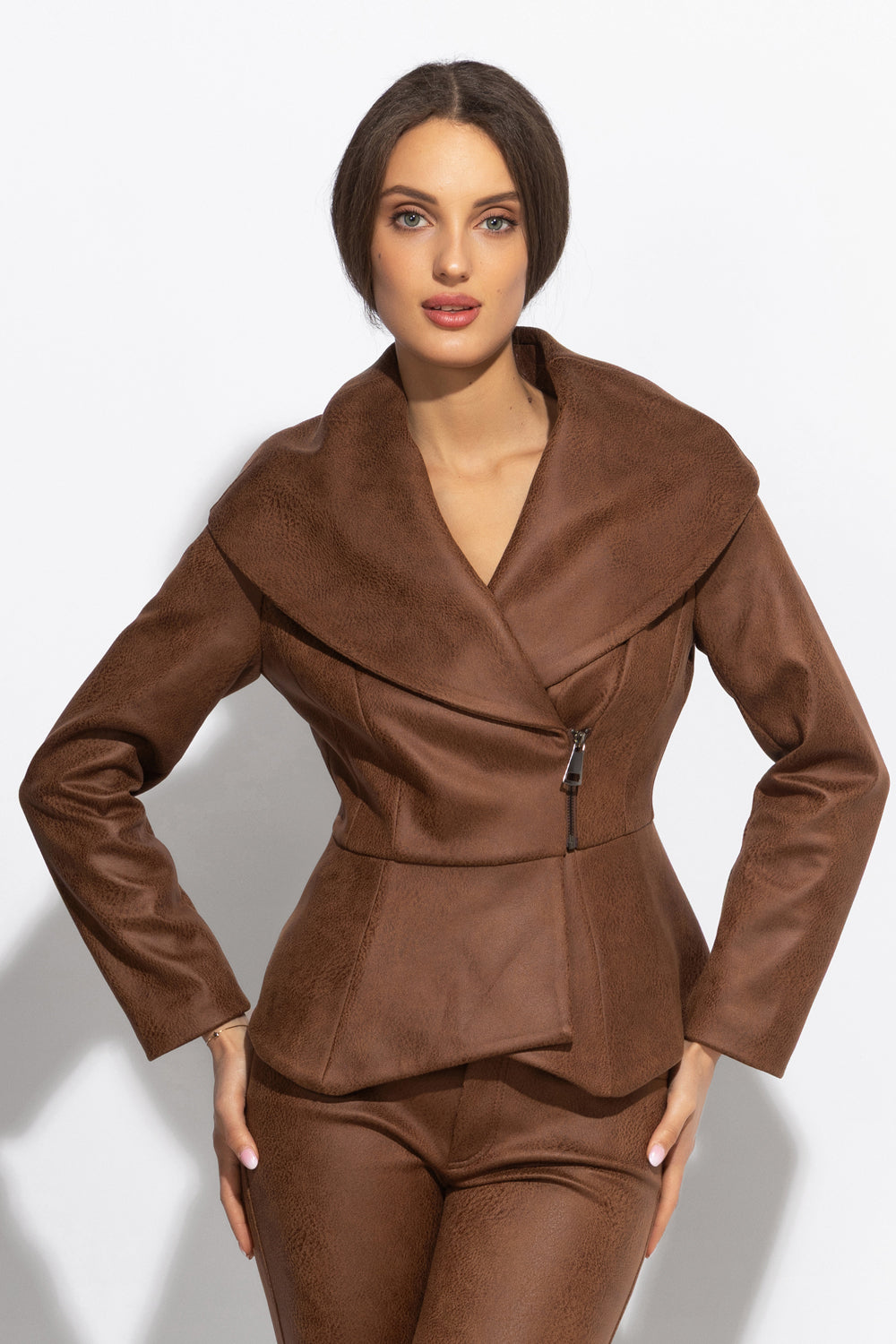 Blazer aspect daim avec fermeture asymétrique en marron - Essentiels
