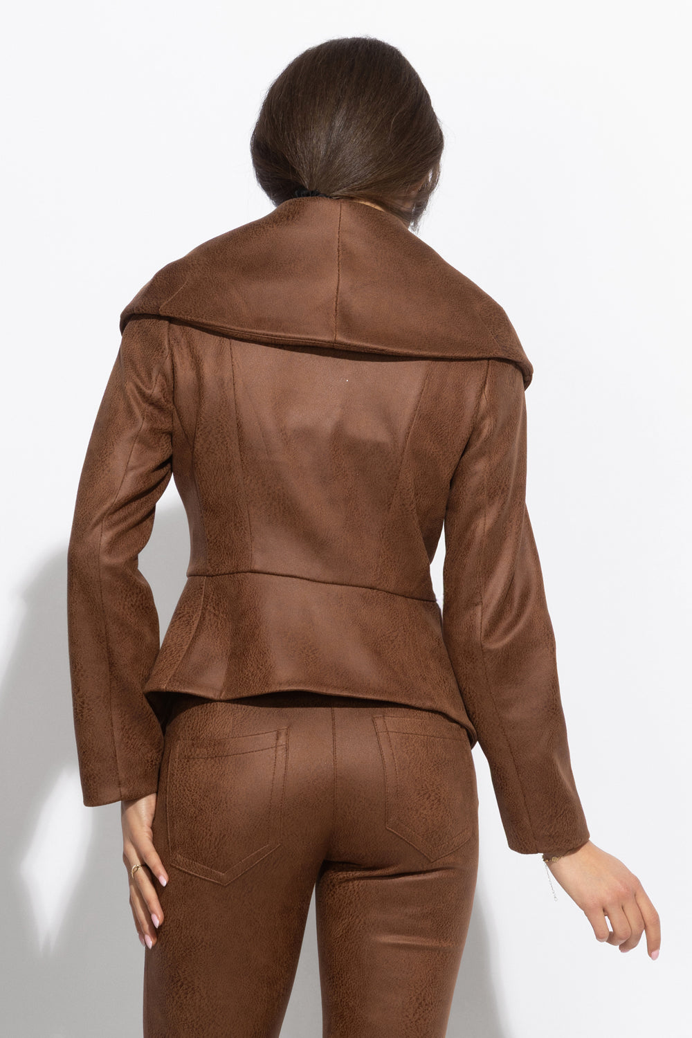 Blazer aspect daim avec fermeture asymétrique en marron - Essentiels