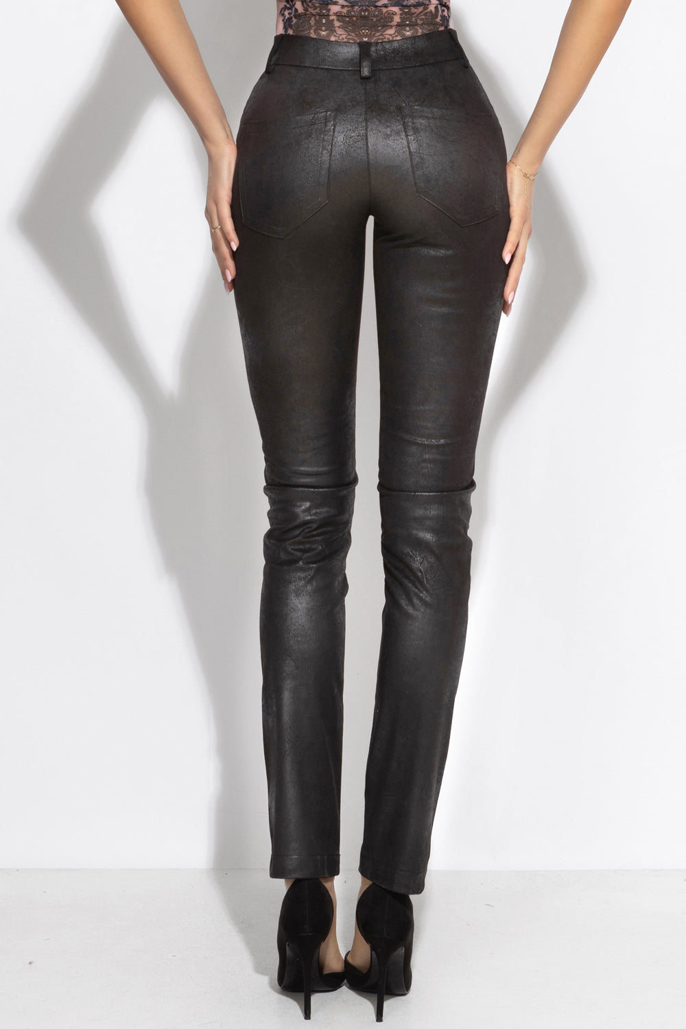 HIGH WAIST SLIM TROUSERS IN BLACK SUEDE - ESSENTIALS JIORO СЛИМ ПАНТАЛОН ОТ ВЕЛУР В ЧЕРНО - ESSENTIALS JIORO