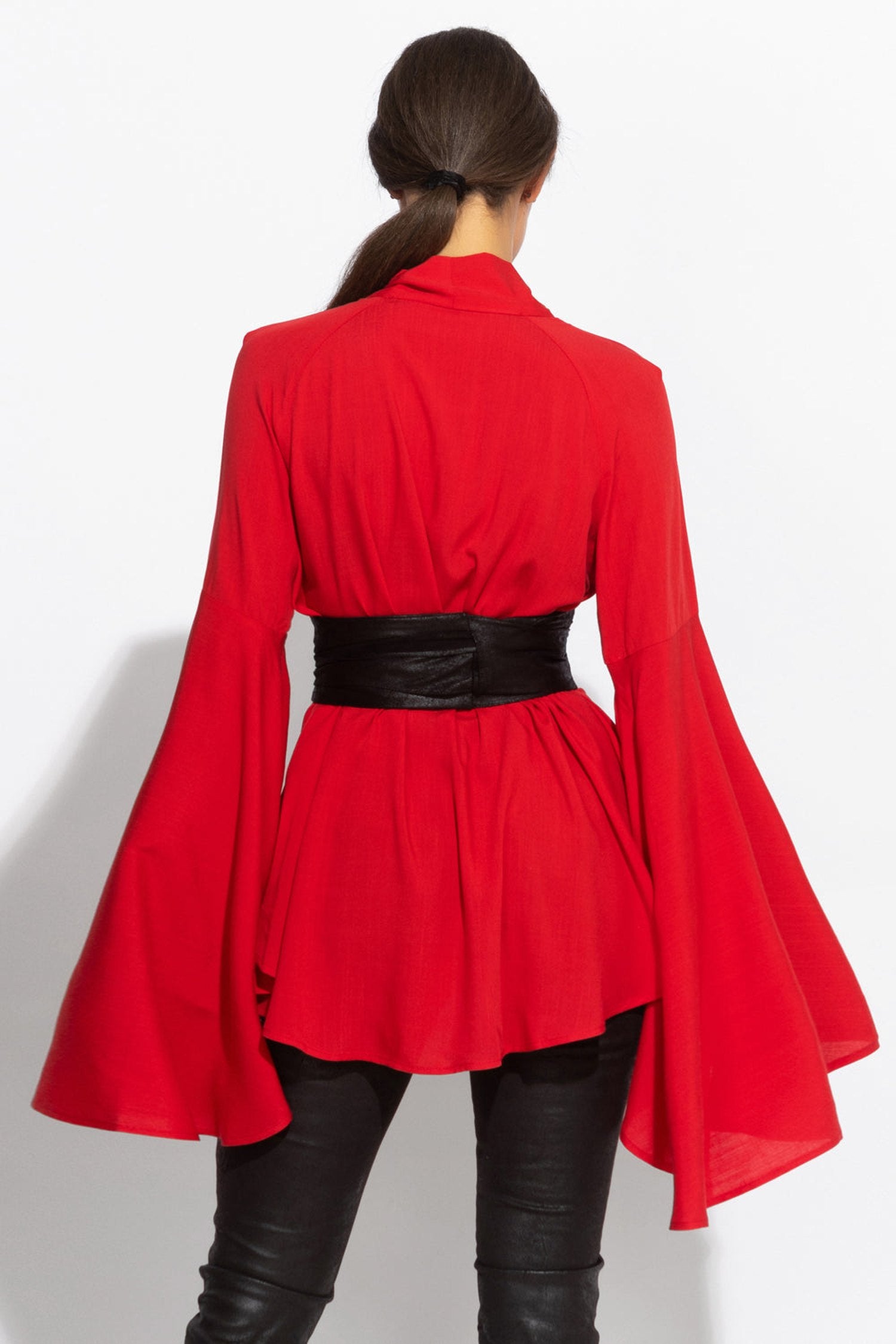BLOUSE ROUGE EN VISCOSE AVEC MANCHES ÉVASÉES - ESSENTIELS