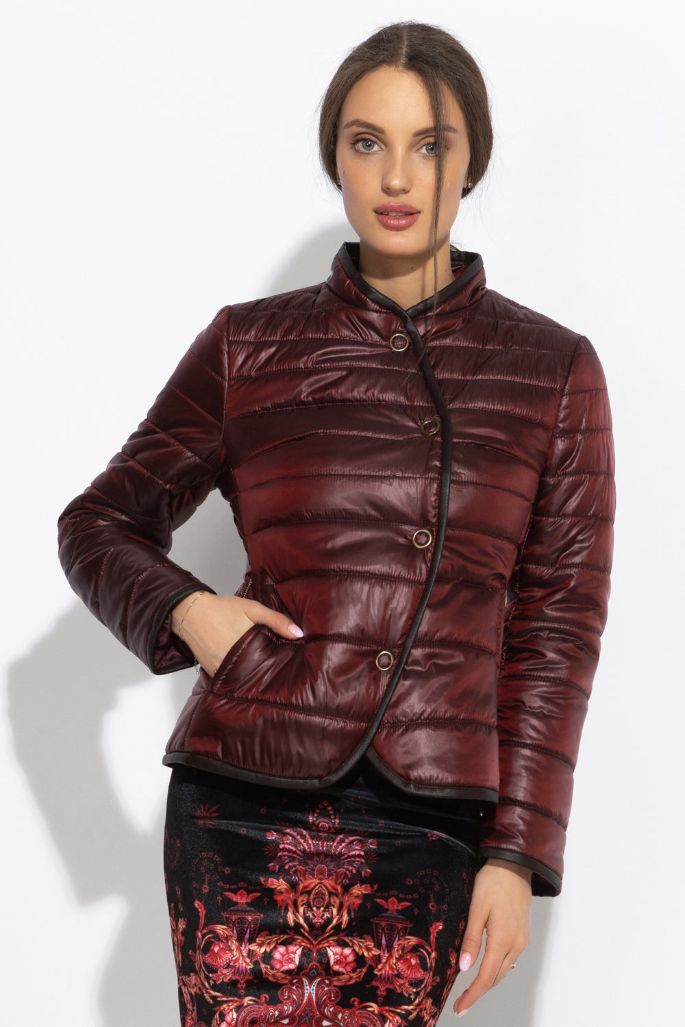 LIGHTLY COATED JACKET WITH QUILTED LINING IN BURGUNDY - ESSENTIALS JIORO ЯКЕ ОТ ПРОМАЗКА В БОРДО - ESSENTIALS JIORO