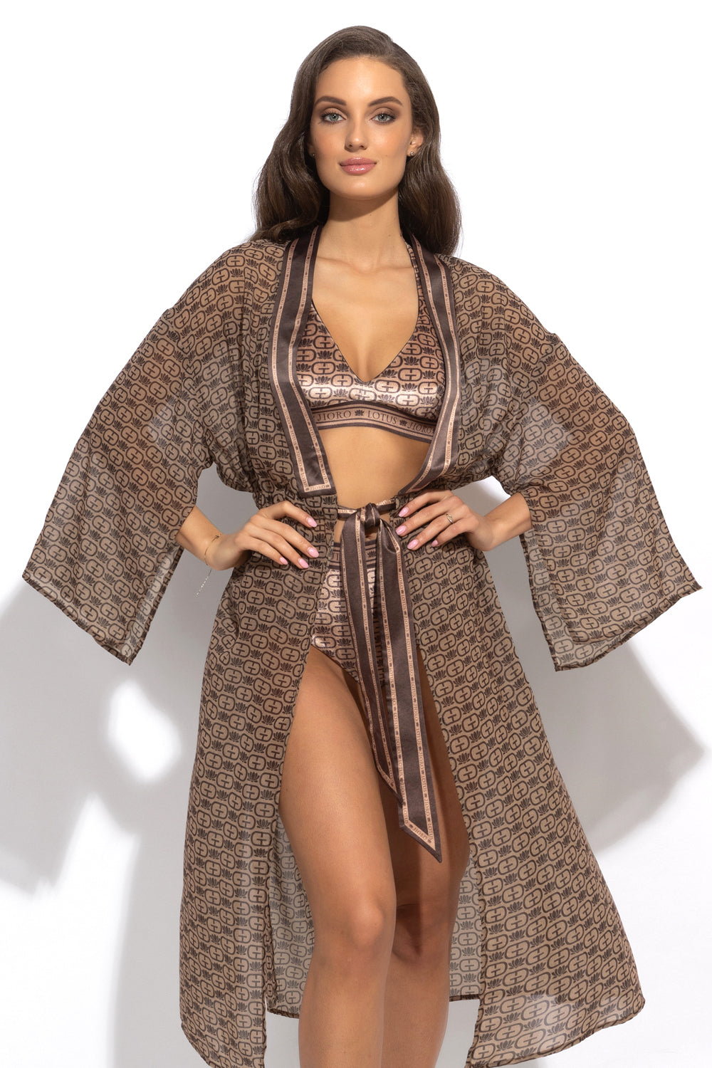 Kimono avec plastron et ceinture intégrée en chiffon français - logo mousse moka