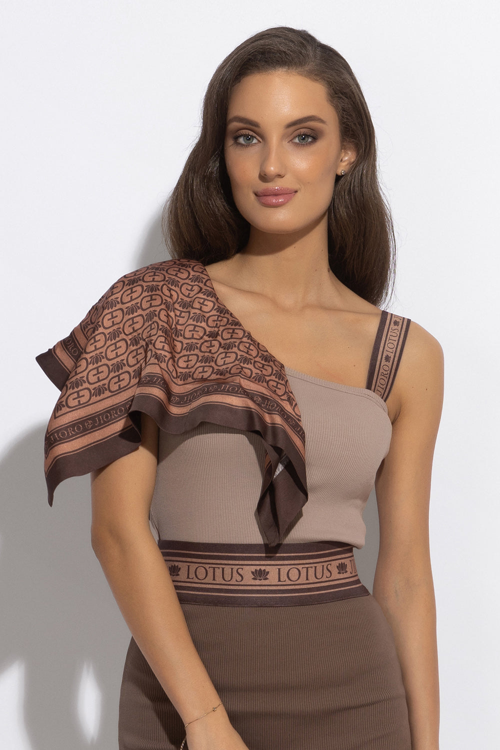 Débardeur côtelé asymétrique beige avec bretelle élastique - logo Mocha Mousse