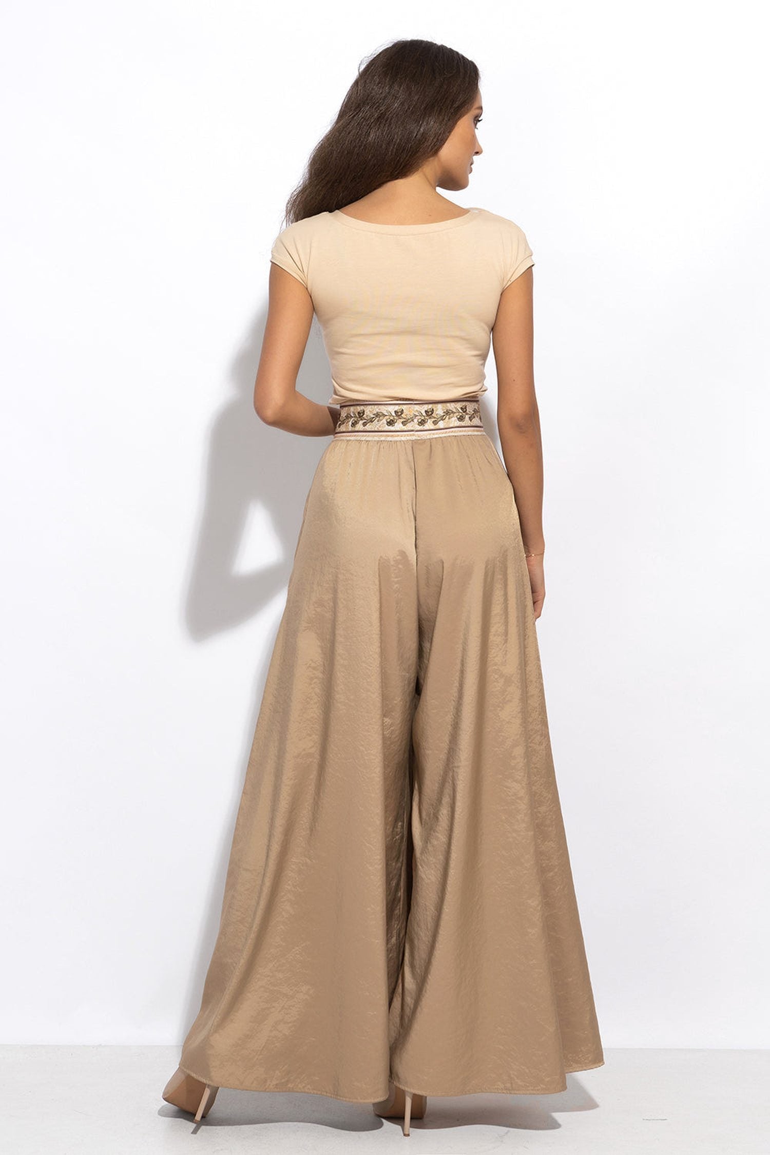 HIGH-WAISTED PANTS CUPRO TOUCH WITH SLITS IN BEIGE - ESSENTIALS