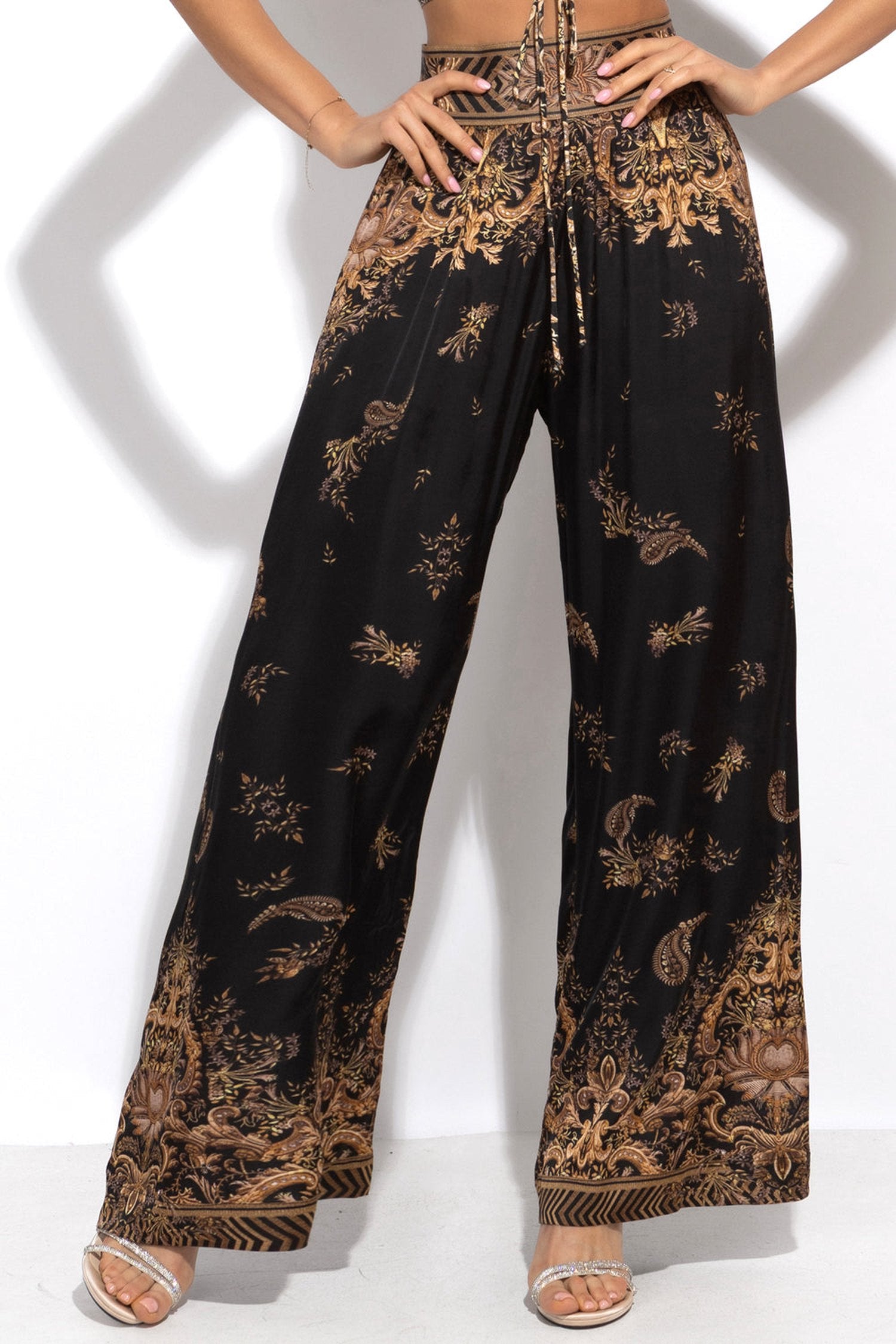 PANTALON LARGE EN SATIN DE VISCOSE AVEC TAILLE ÉLASTIQUE - RAYURES DORÉES