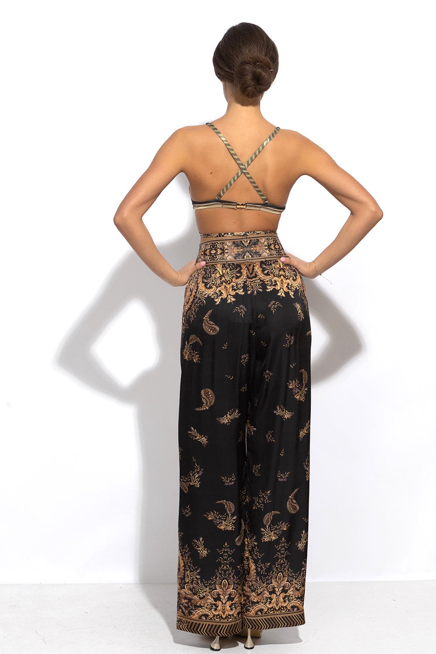 PANTALON LARGE EN SATIN DE VISCOSE AVEC TAILLE ÉLASTIQUE - RAYURES DORÉES