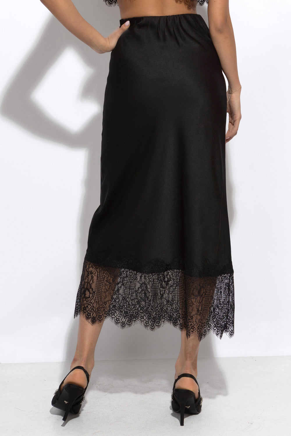 FLARED SKIRT WITH LACE TRIM IN BLACK - ESSENTIALS JIORO РАЗКРОЕНА ПОЛА С ДАНТЕЛЕН КАНТ В ЧЕРНО – ESSENTIALS JIORO