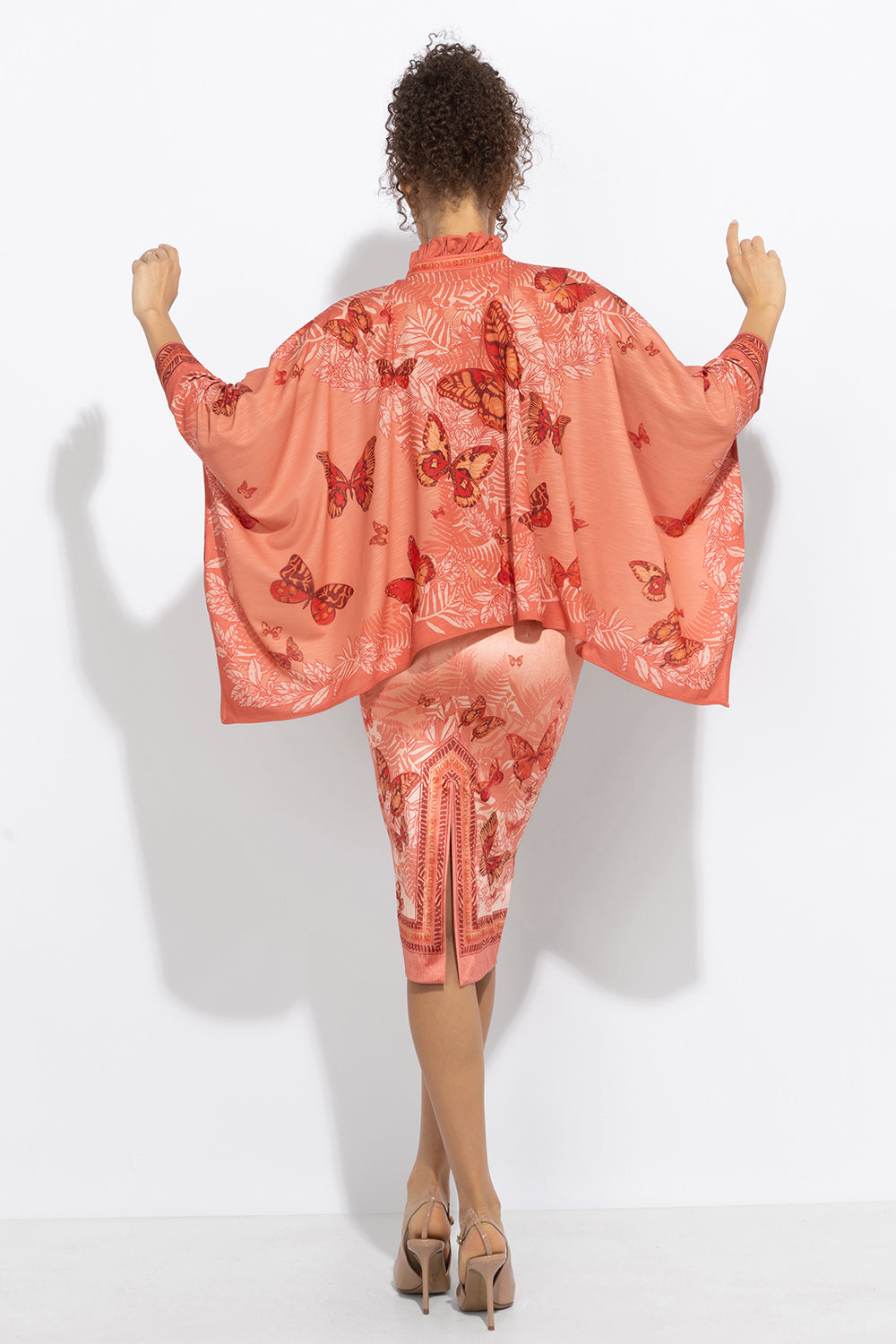 SQUARE TUNIC WITH RUFFLED COLLAR - PAPAYA BUTTERFLIES JIORO ПРАВОЪГЪЛНА ТУНИКА С ЯКА С НАБОРИ - PAPAYA BUTTERFLIES JIORO