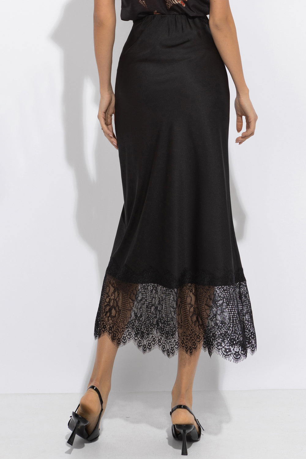 FLARED SKIRT WITH LACE TRIM IN BLACK - ESSENTIALS