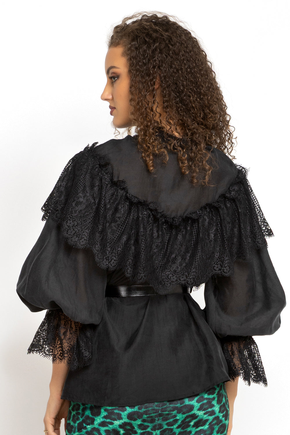 BOHEMIAN BLACK BLOUSE WITH PUFF SLEEVES AND LACE DETAILS - ESSENTIALS - JIORO