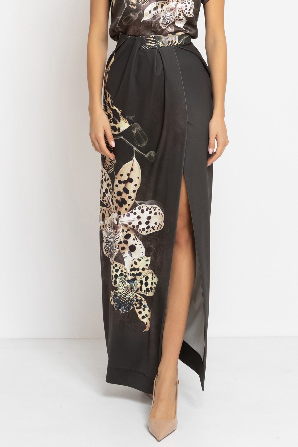 BLACK MAXI SKIRT WITH LONG SLIT - LEO ORCHID