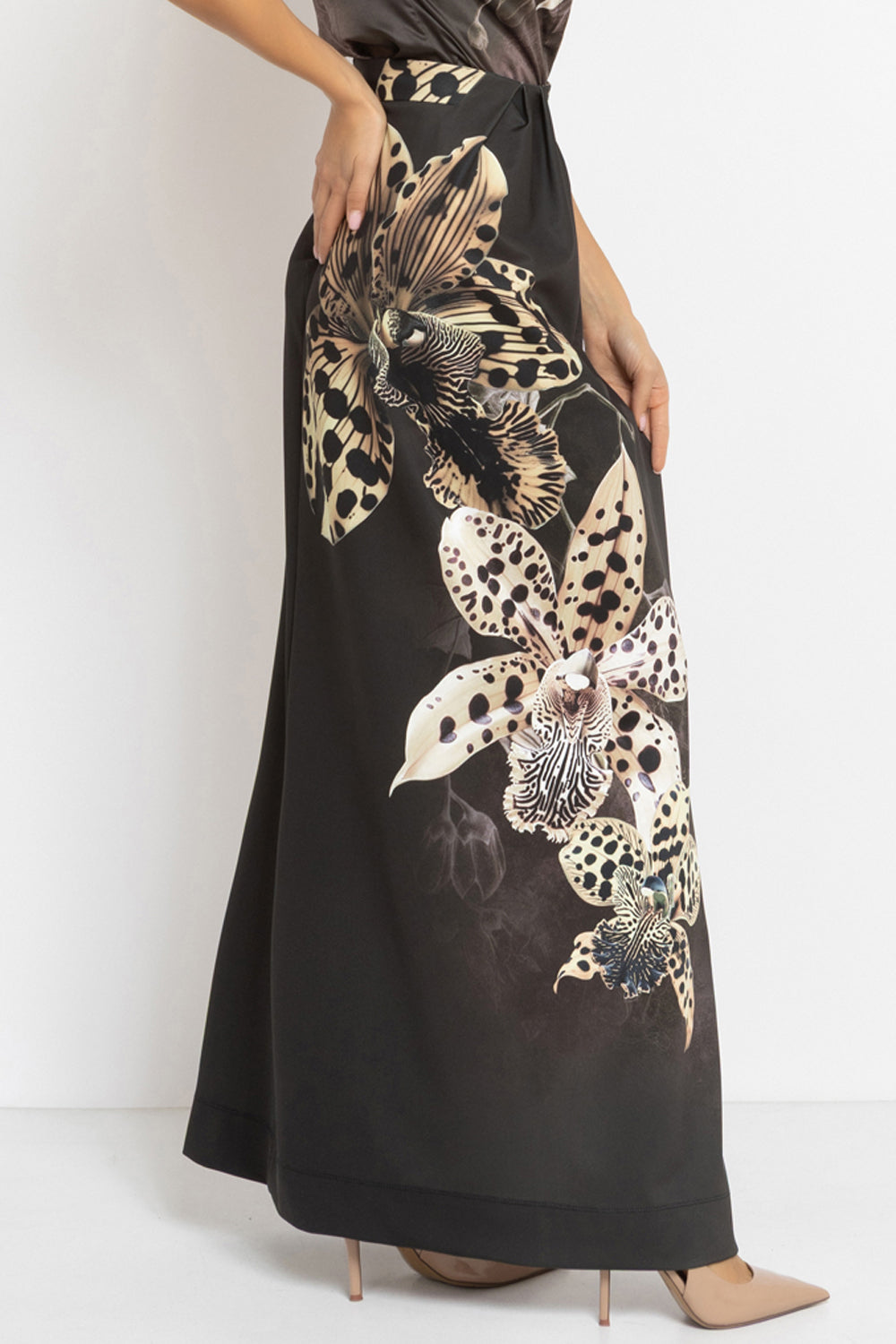 BLACK MAXI SKIRT WITH LONG SLIT - LEO ORCHID