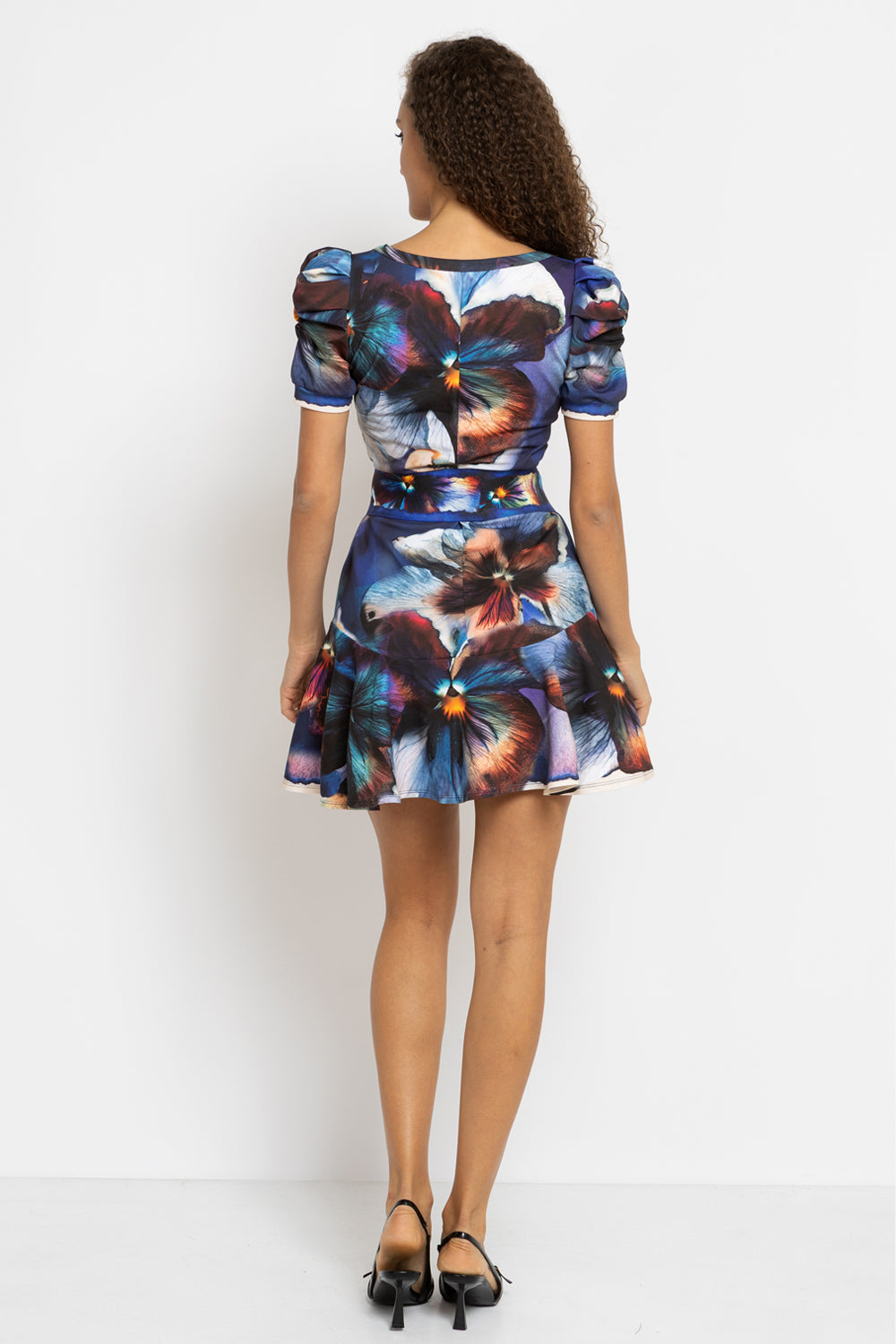 SHORT DRESS WITH PUFF SLEEVES AND SQUARE NECKLINE - VIOLET JIORO КЪСА РОКЛЯ С БУФАН РЪКАВИ - VIOLET JIORO