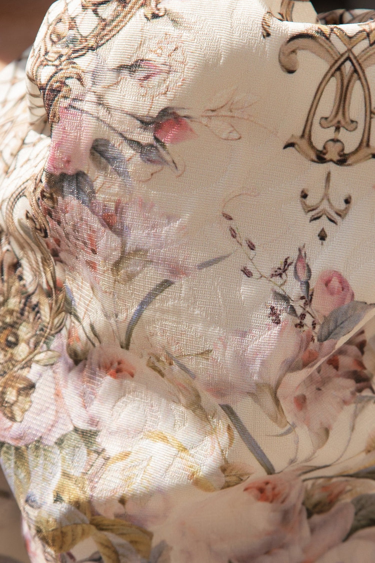 T-SHIRT À MANCHES BOUFFANTES - FLEURS BAROQUES