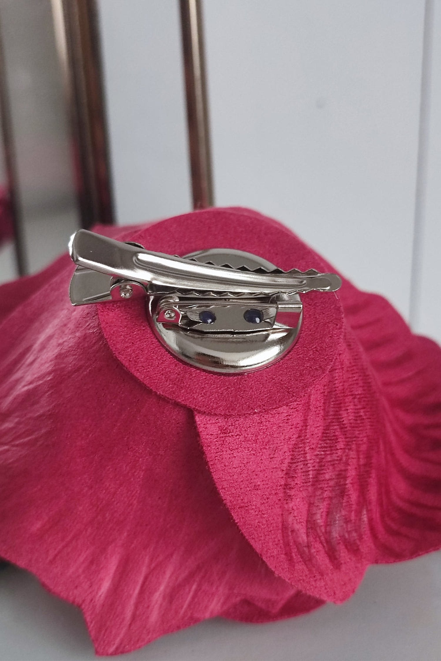 MEDIUM SUEDE-LOOK CYCLAMEN ROSE BROOCH