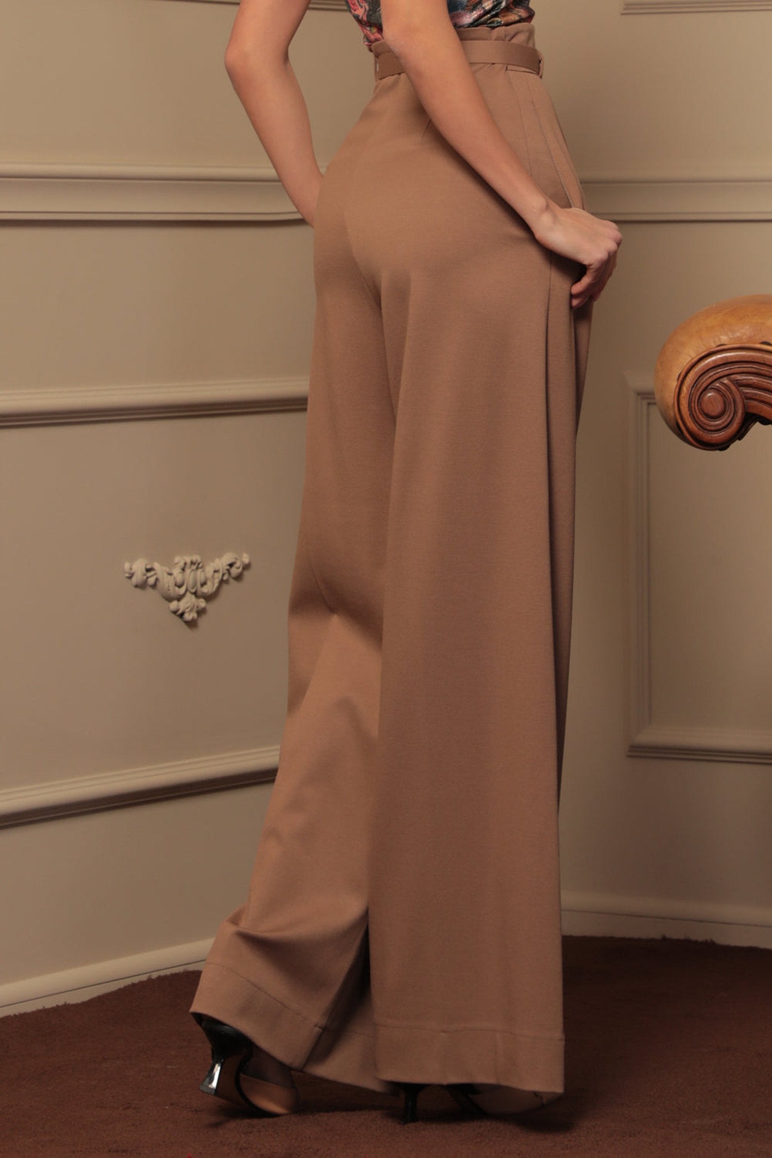 VISCOSE BLEND HIGH-WAISTED BEIGE TROUSERS – ESSENTIALS