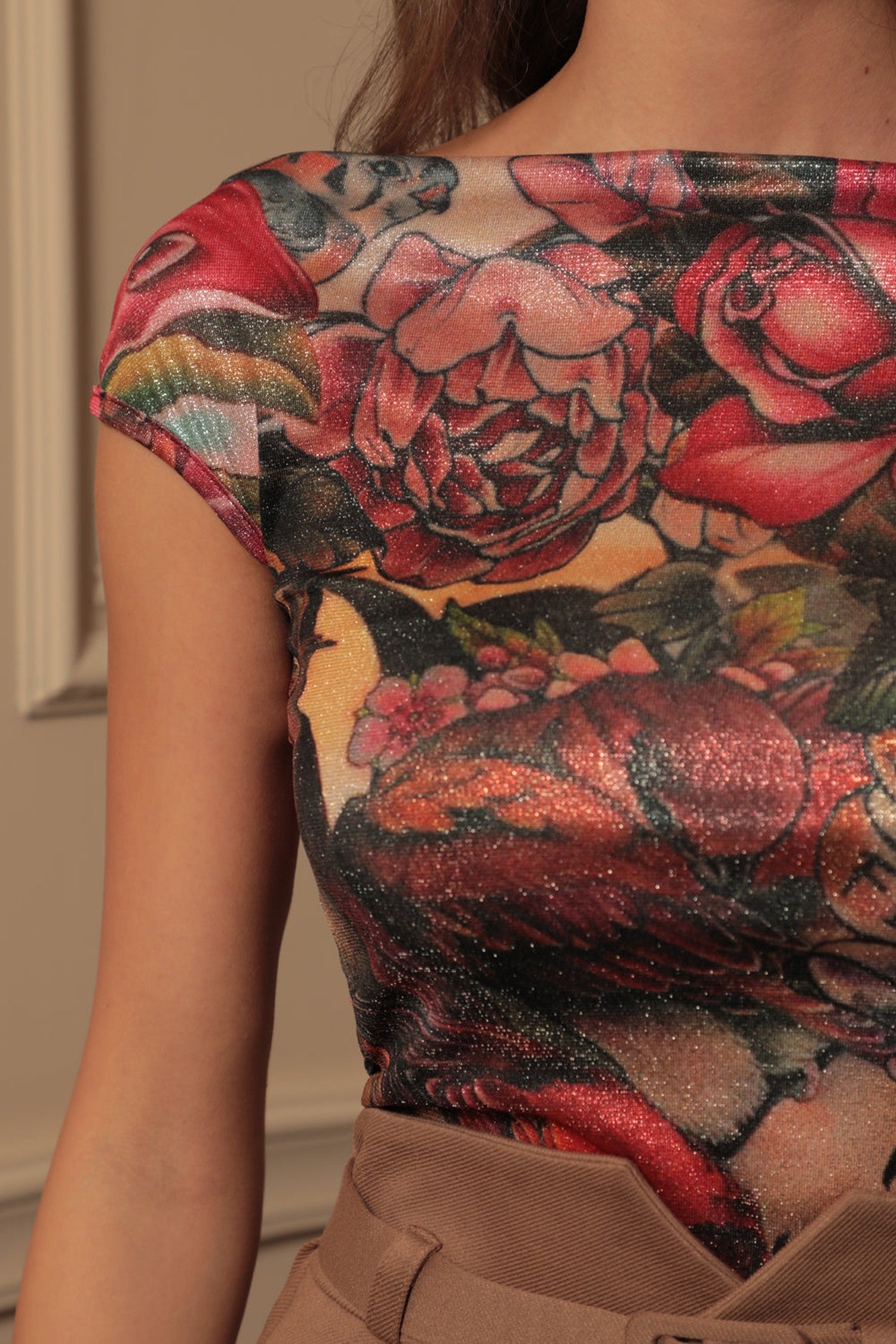 DESIGNER TOP WITH SHORT SLEEVES AND SHINE - TATTOO STAR JIORO ДИЗАЙНЕРСКИ ТОП С КЪС РЪКАВ С БЛЯСЪК - TATTOO STAR JIORO