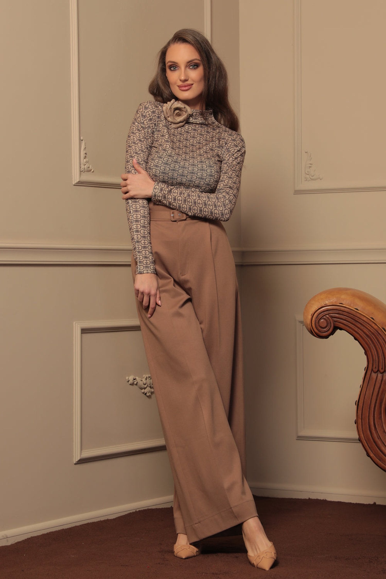 TOP MADE OF FINE KNITWEAR - DARK BROWN LOGO JIORO ТОП ОТ ФИНО ПЛЕТИВО - DARK BROWN LOGO JIORO