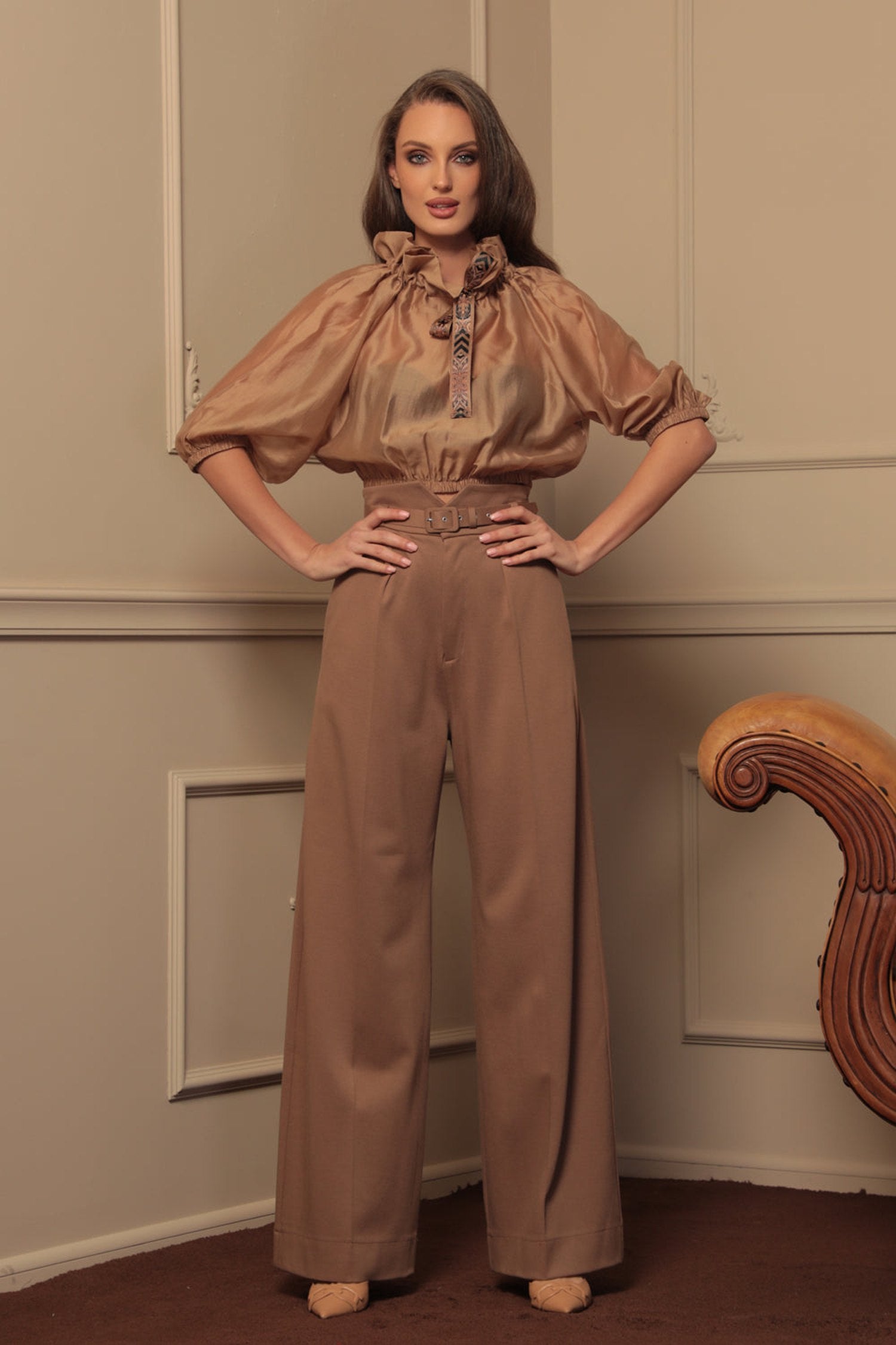 BLOUSE WITH STATEMENT COLLAR - ESSENTIALS JIORO РИЗА С ЕФЕКТНА ЯКА - ESSENTIALS JIORO