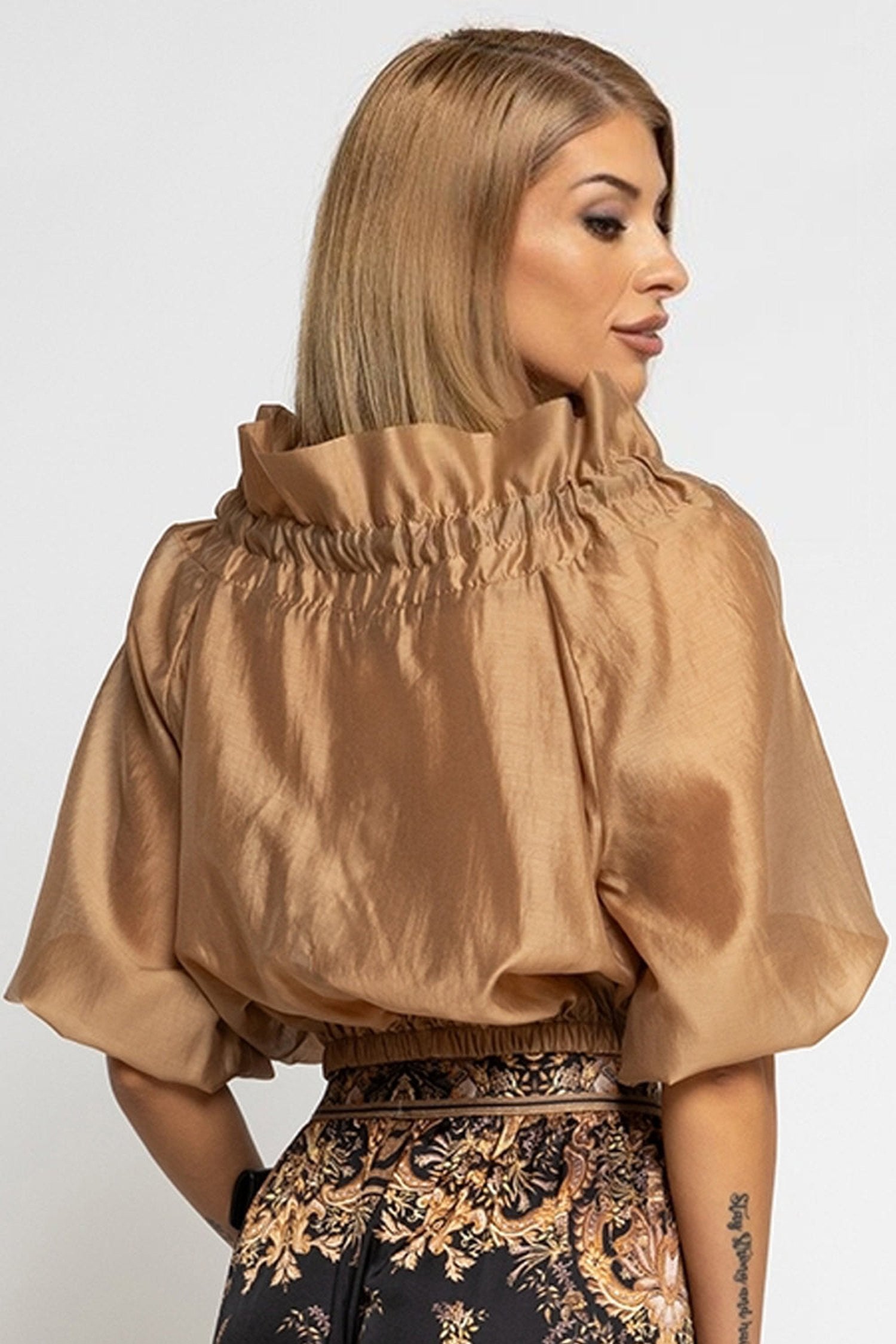 BLOUSE WITH STATEMENT COLLAR - ESSENTIALS JIORO РИЗА С ЕФЕКТНА ЯКА - ESSENTIALS JIORO