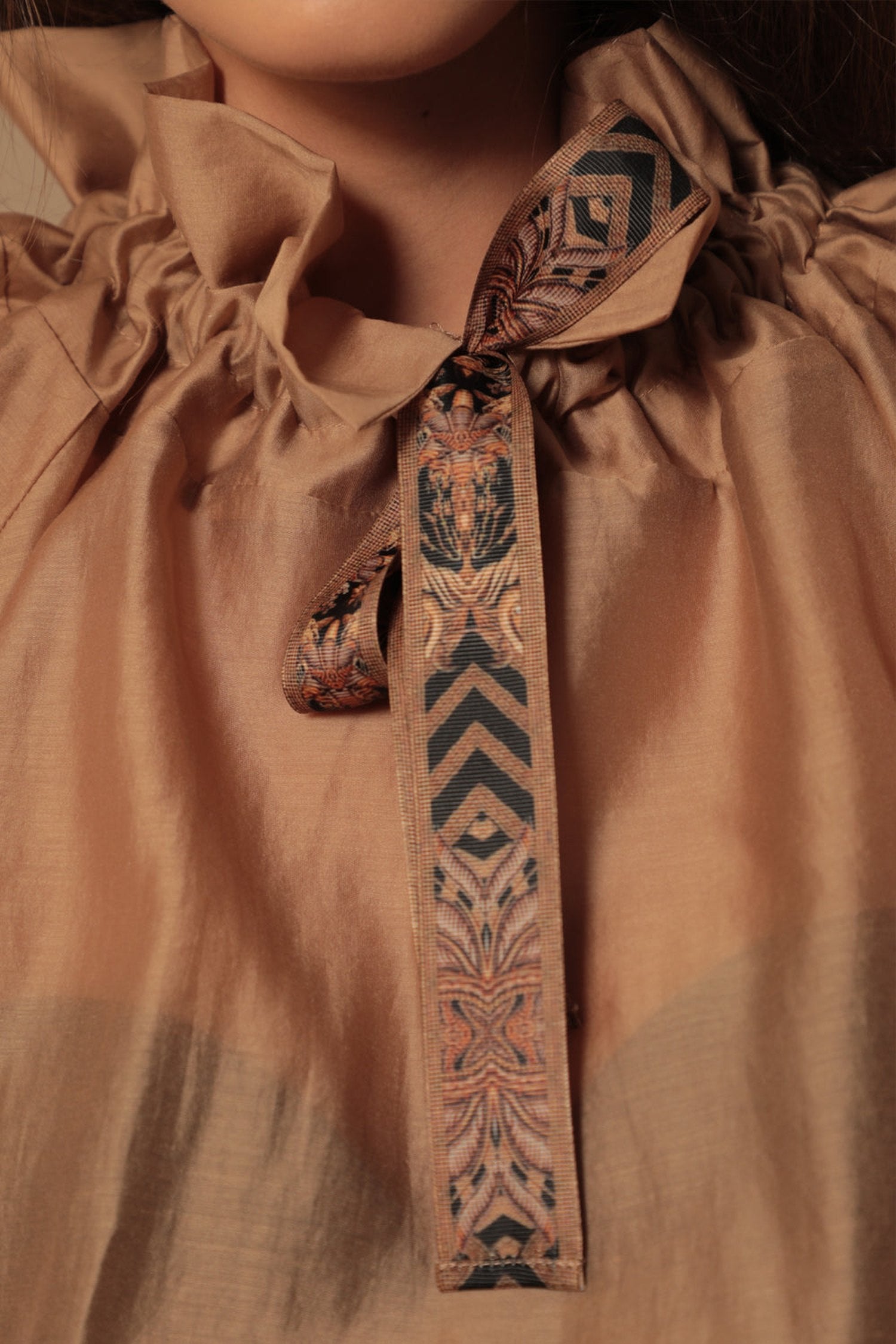 BLOUSE WITH STATEMENT COLLAR - ESSENTIALS