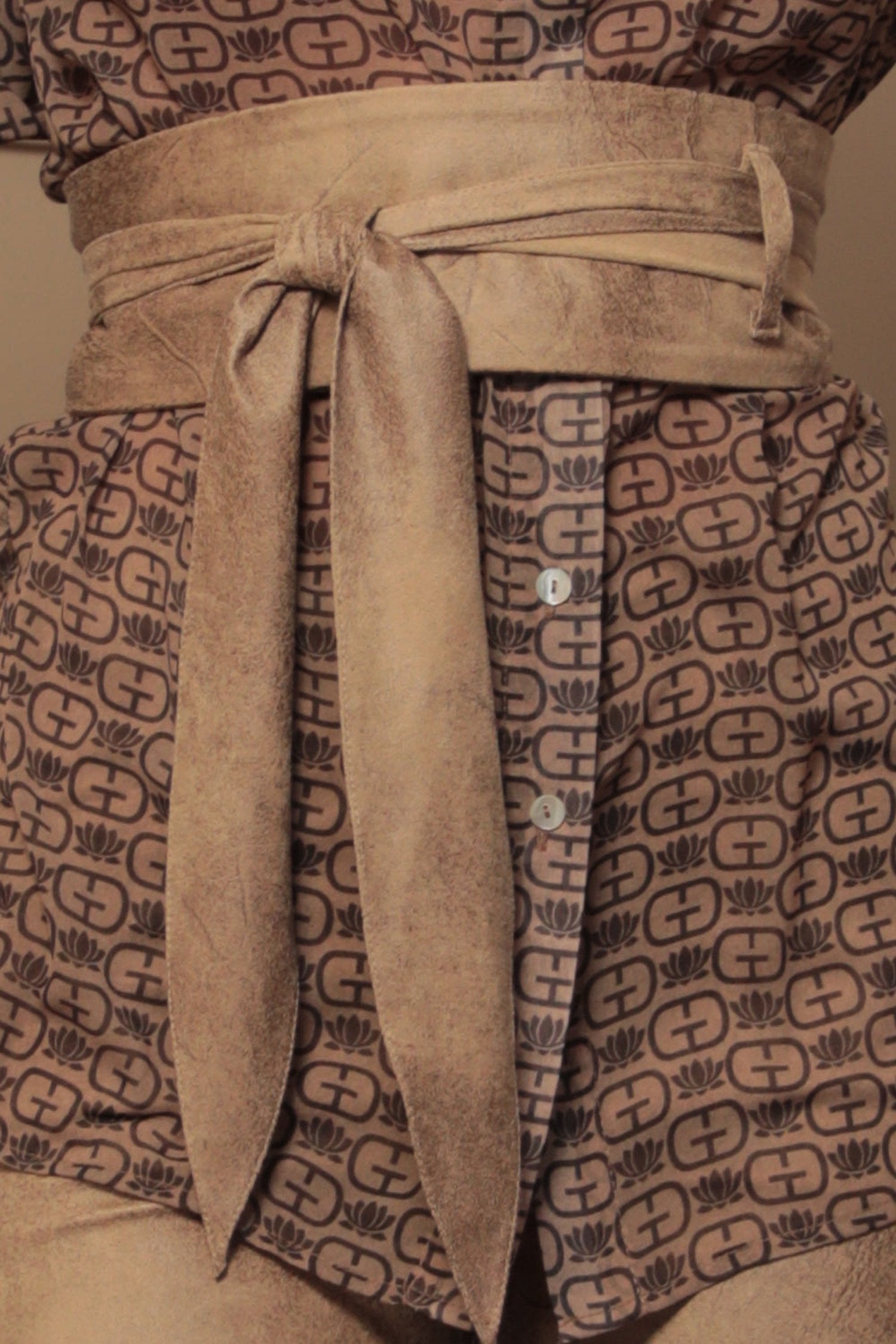 CEINTURE STYLE ENROULÉ - SIMILI DAIM EN CAPPUCCINO - ESSENTIELS