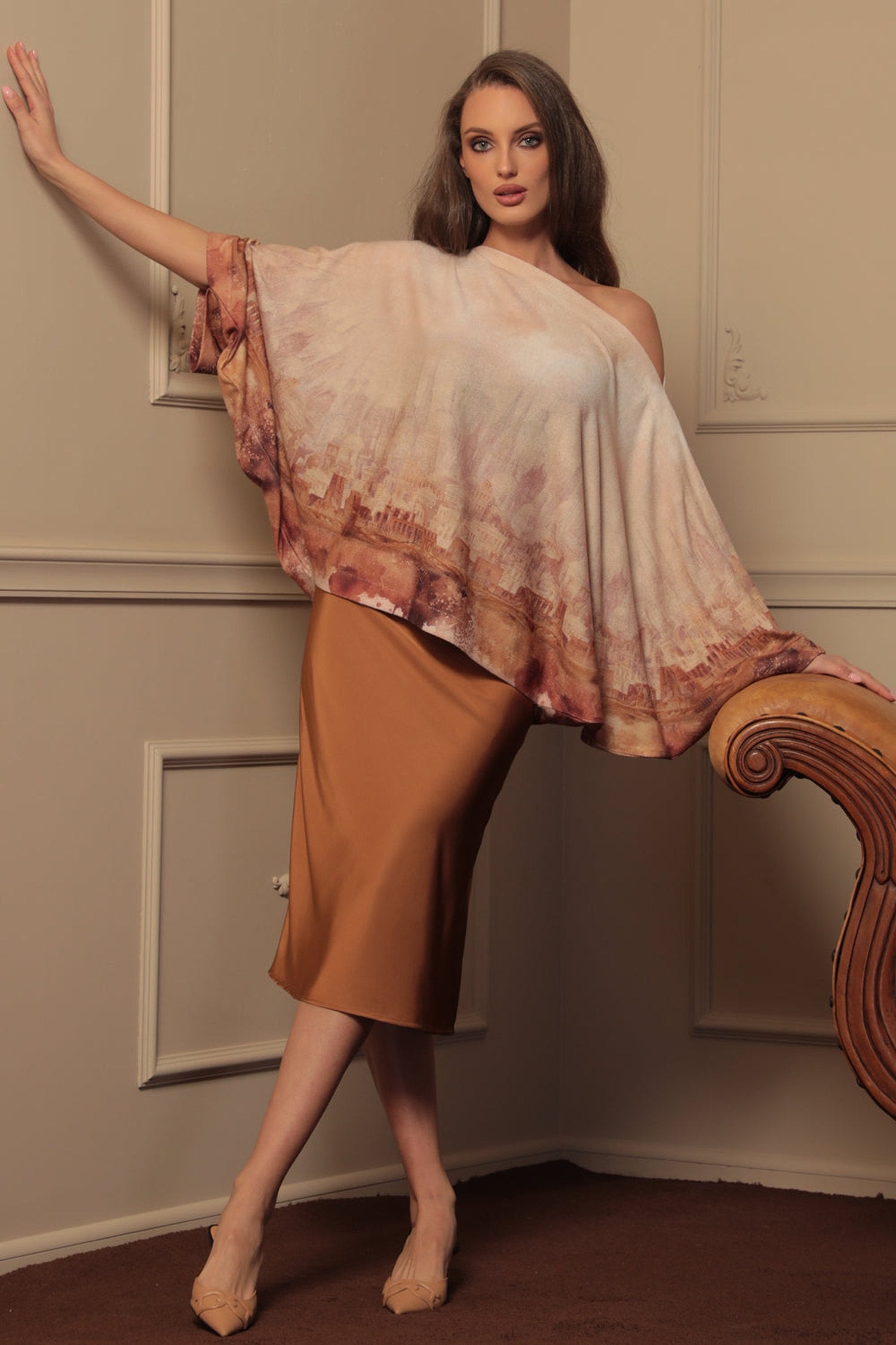 Jupe en satin coupée en biais avec taille élastique en marron - Essentiels