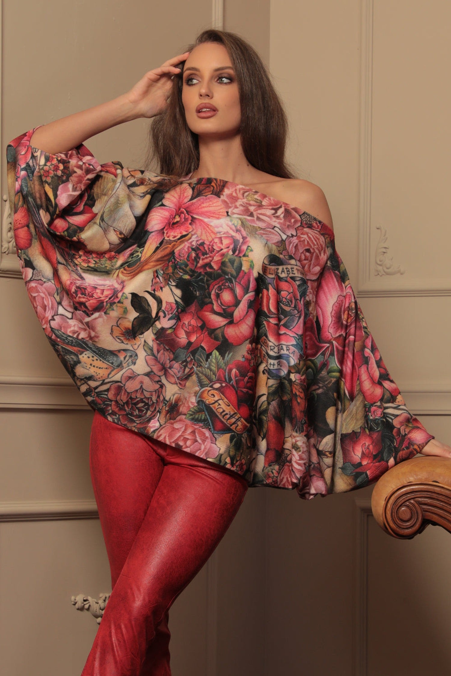 LOOSE TUNIC WITH BATWING SLEEVES - TATTOO STAR COLLECTION JIORO СВОБОДНА БЛУЗА С ПРИЛЕП РЪКАВ - TATTOO STAR JIORO