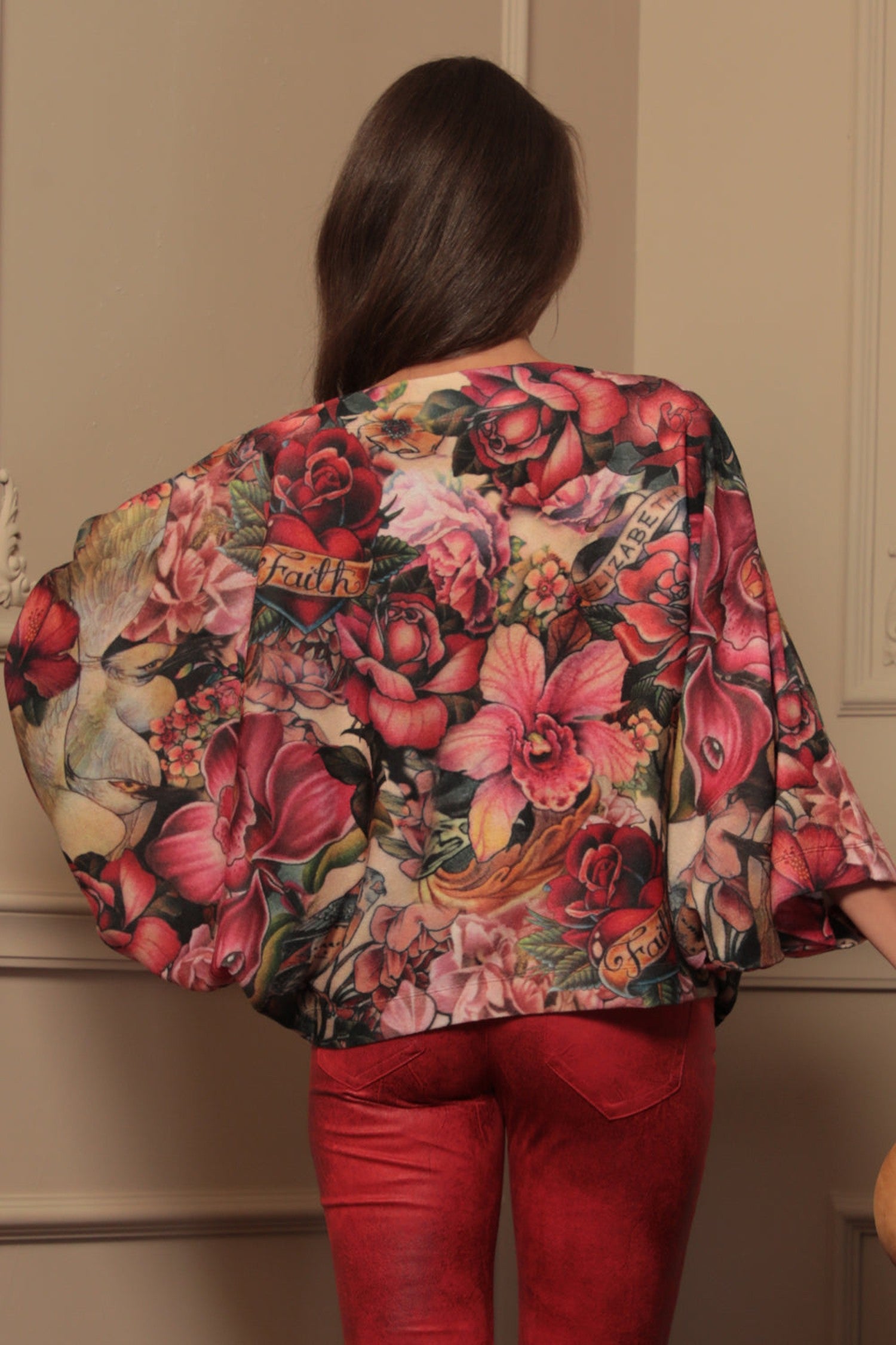 LOOSE TUNIC WITH BATWING SLEEVES - TATTOO STAR COLLECTION JIORO СВОБОДНА БЛУЗА С ПРИЛЕП РЪКАВ - TATTOO STAR JIORO