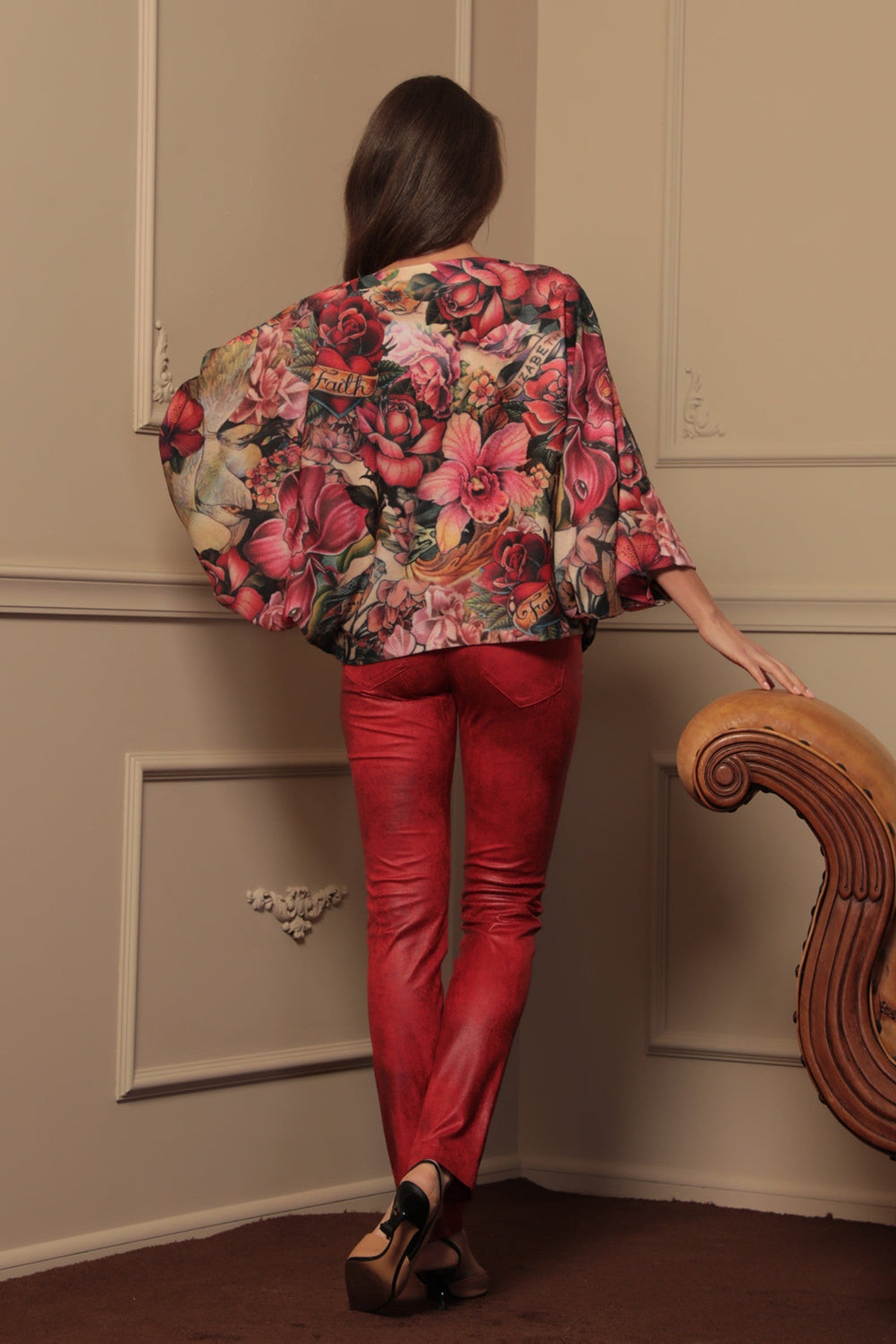 LOOSE TUNIC WITH BATWING SLEEVES - TATTOO STAR COLLECTION JIORO СВОБОДНА БЛУЗА С ПРИЛЕП РЪКАВ - TATTOO STAR JIORO