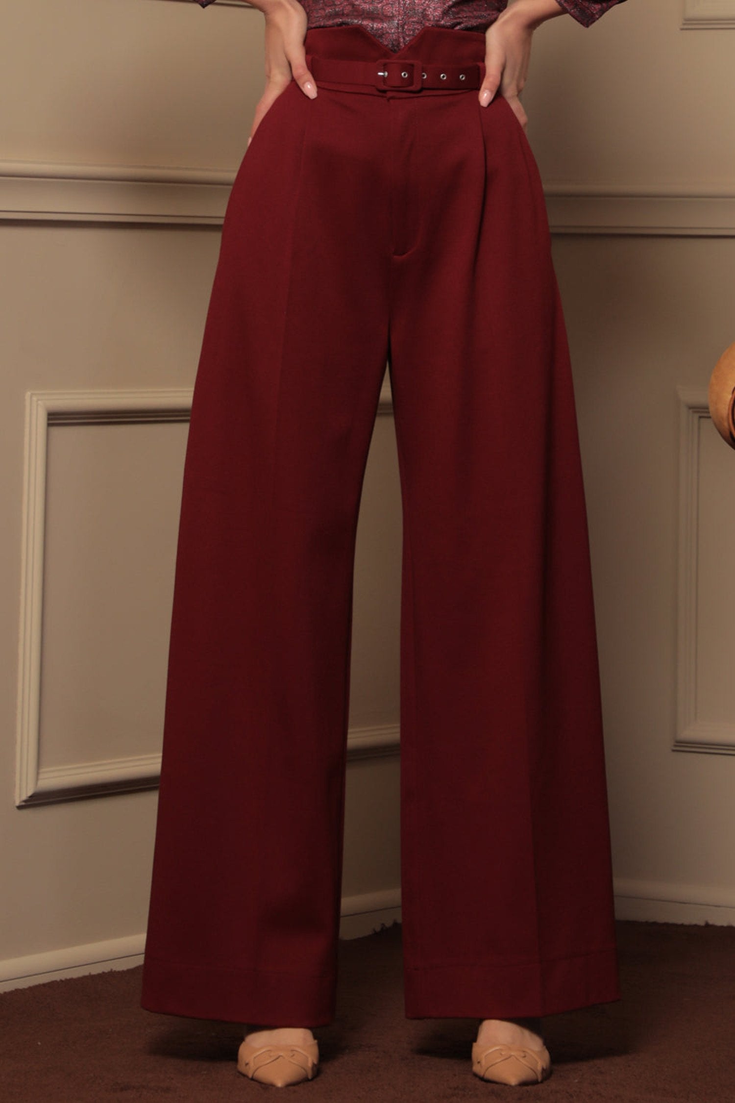 PANTALONS BORDEAUX ESSENTIELS EN MÉLANGE DE VISCOSE TAILLE HAUTE