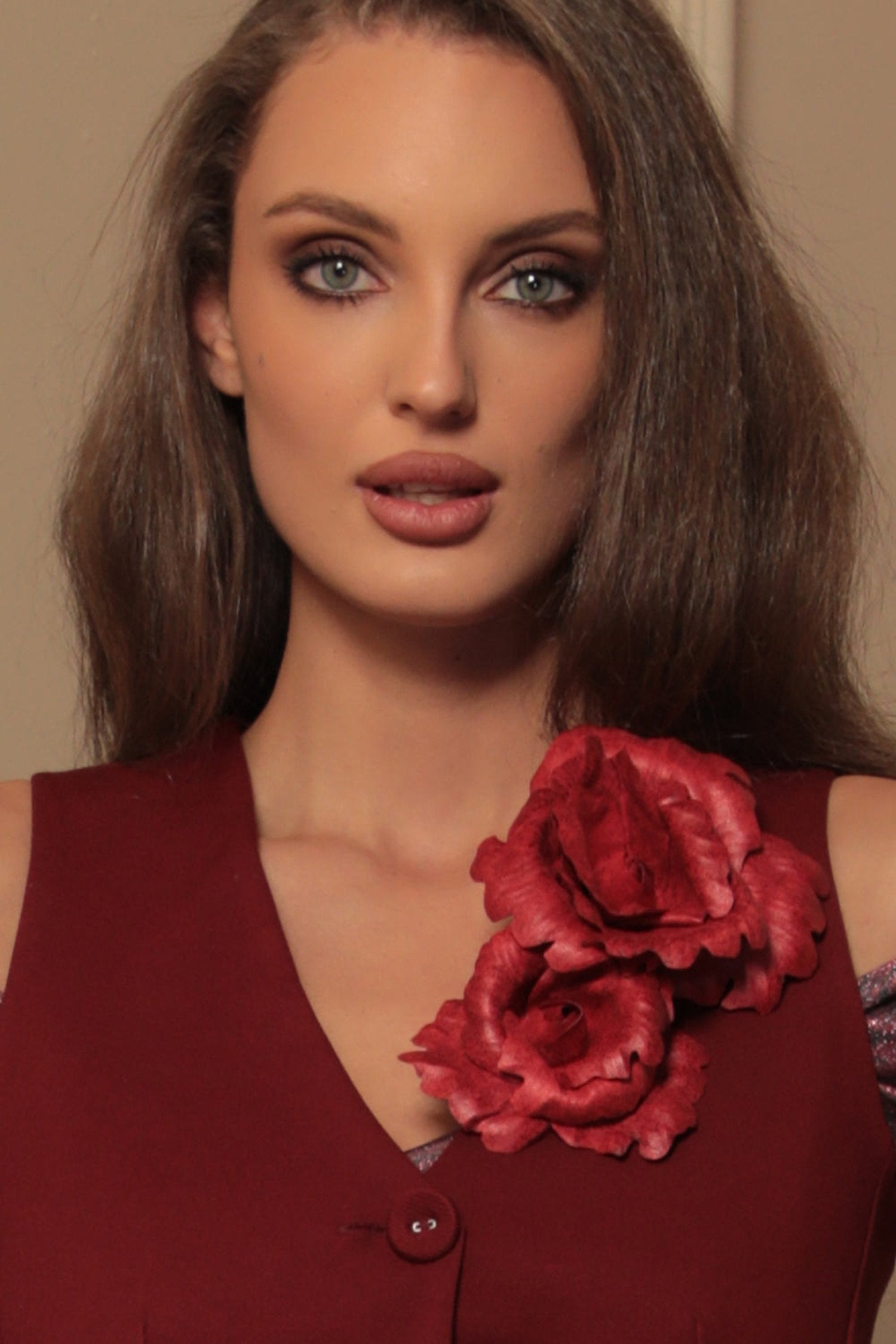 BROCHE ROUGE ROSE EN SIMILI DAIM MOYENNE