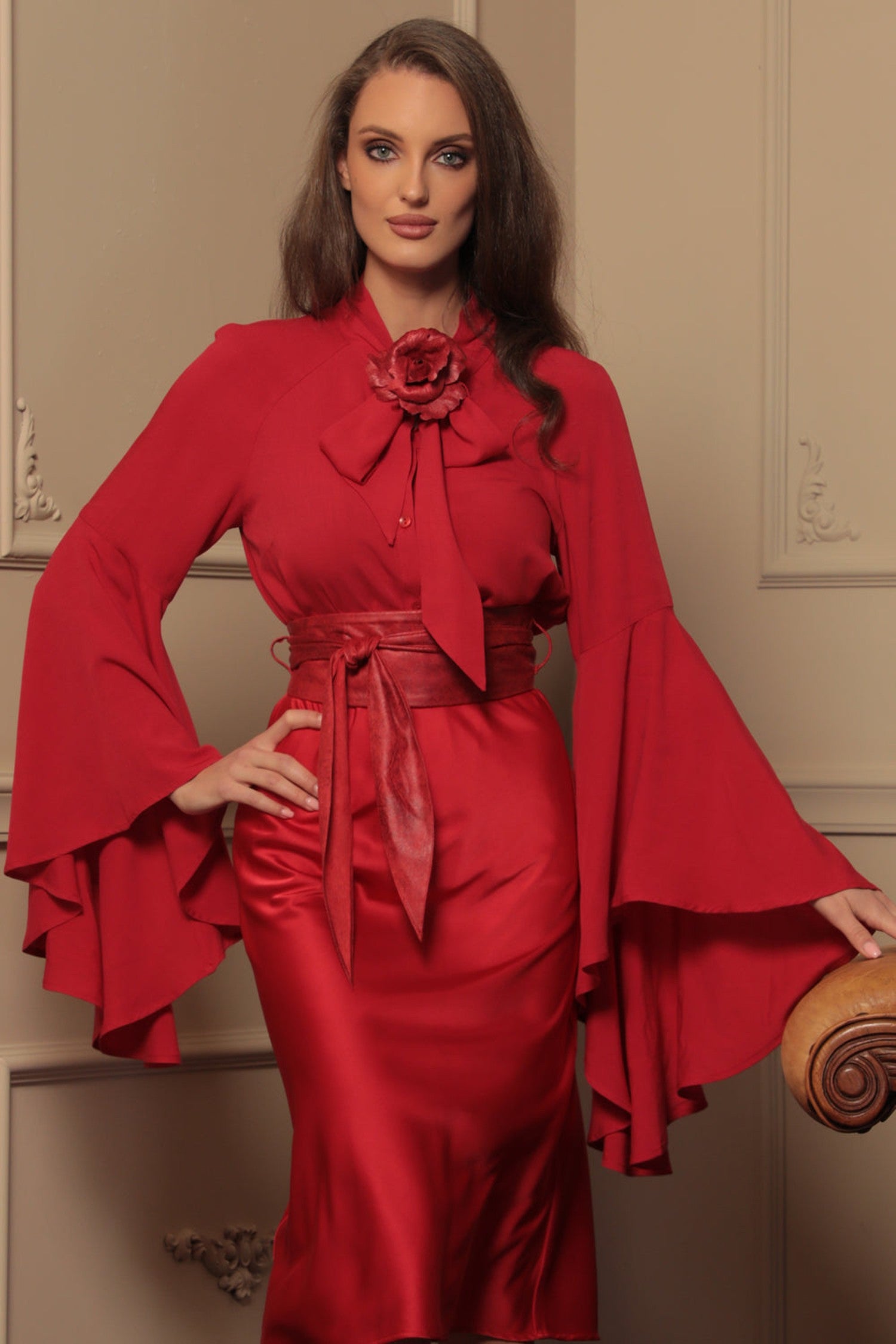 BLOUSE ROUGE EN VISCOSE AVEC MANCHES ÉVASÉES - ESSENTIELS