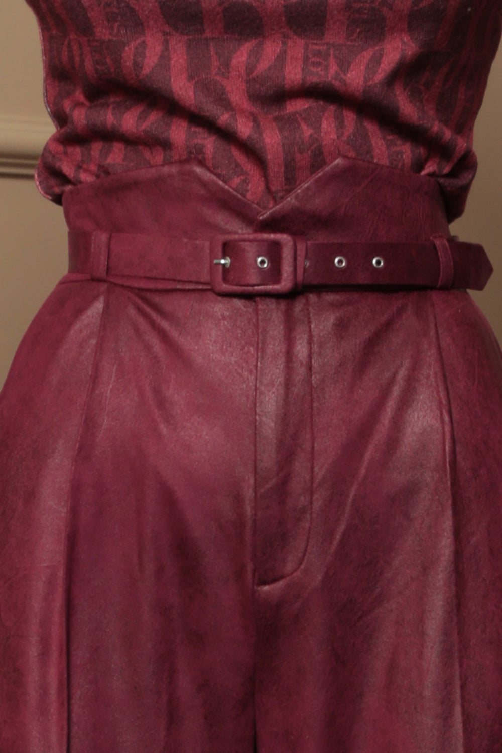 BELT IN BURGUNDY - ESSENTIALS