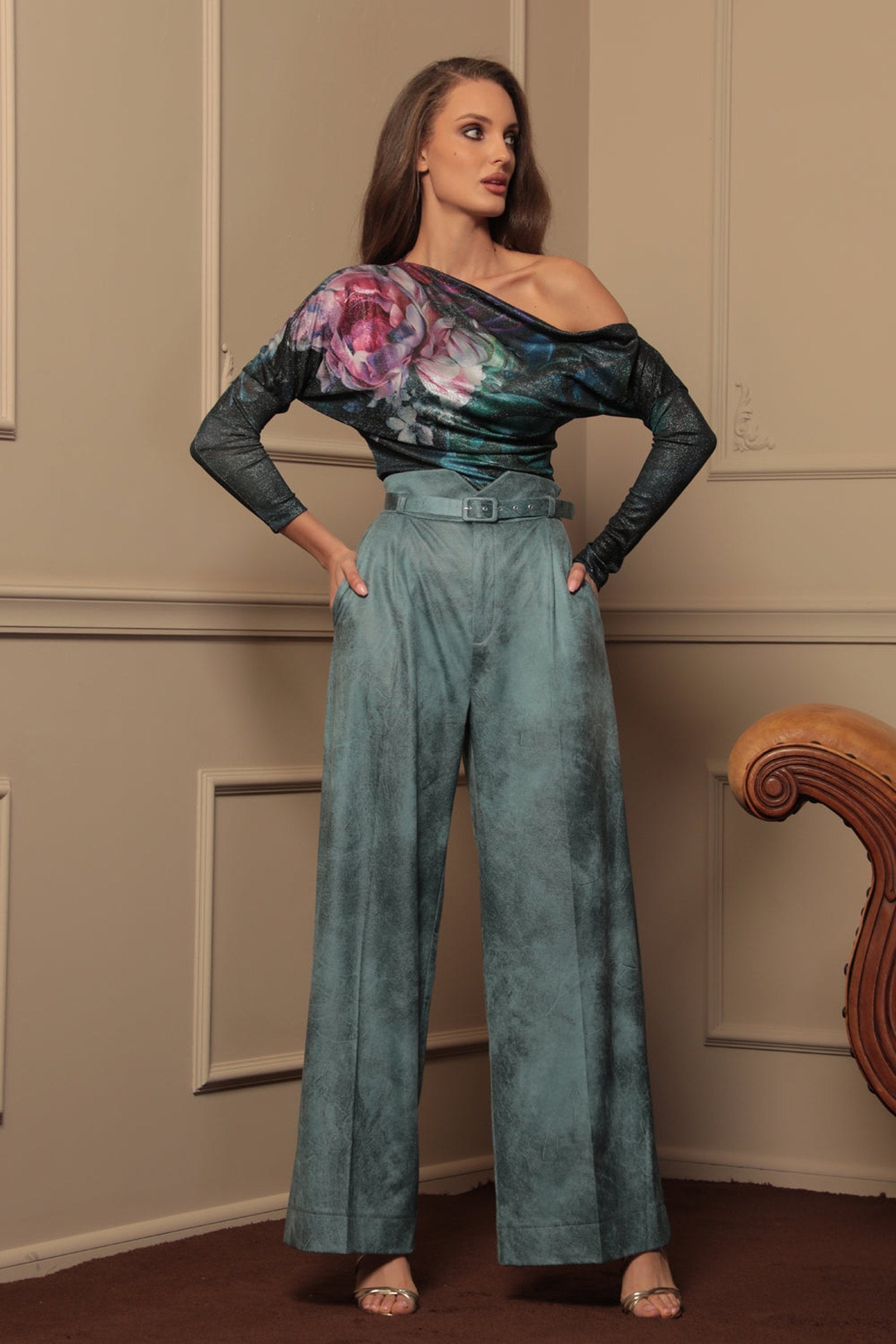 HIGH-WAISTED BLUE TROUSERS – ESSENTIALS