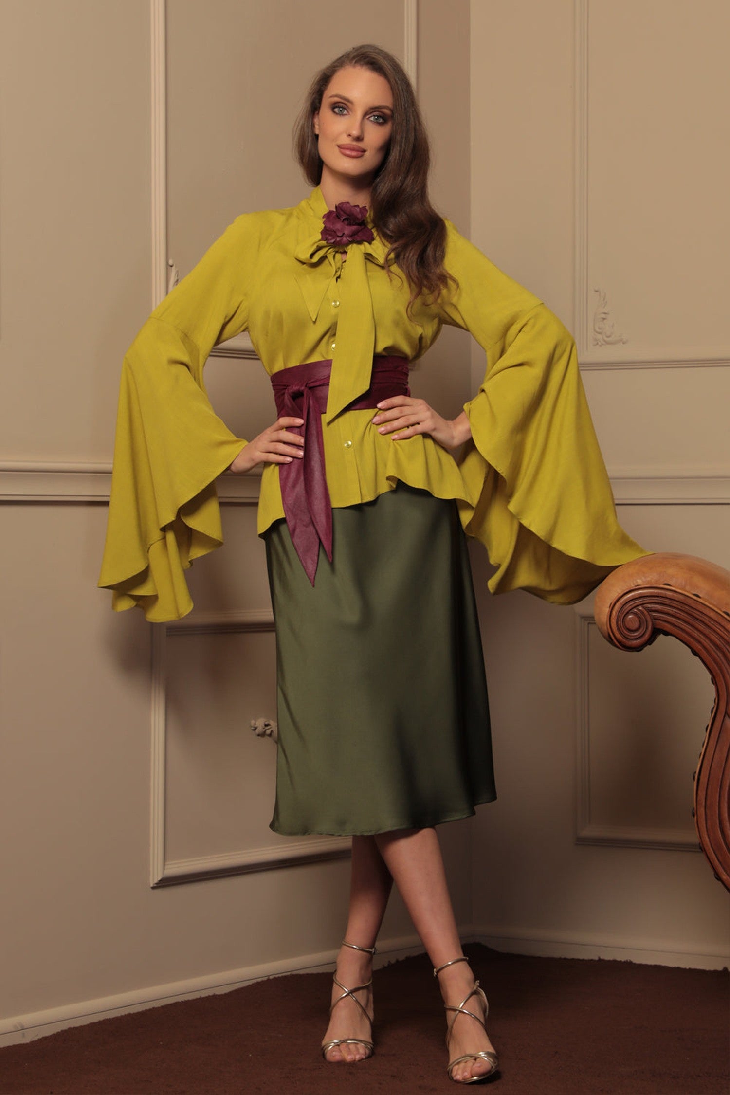 YELLOW ORCHE VISCOSE BLOUSE WITH FLARED SLEEVES - ESSENTIALS JIORO РИЗА ОТ ЗЕЛЕНА ВИСКОЗА С КЛОШ РЪКАВИ - ESSENTIALS JIORO
