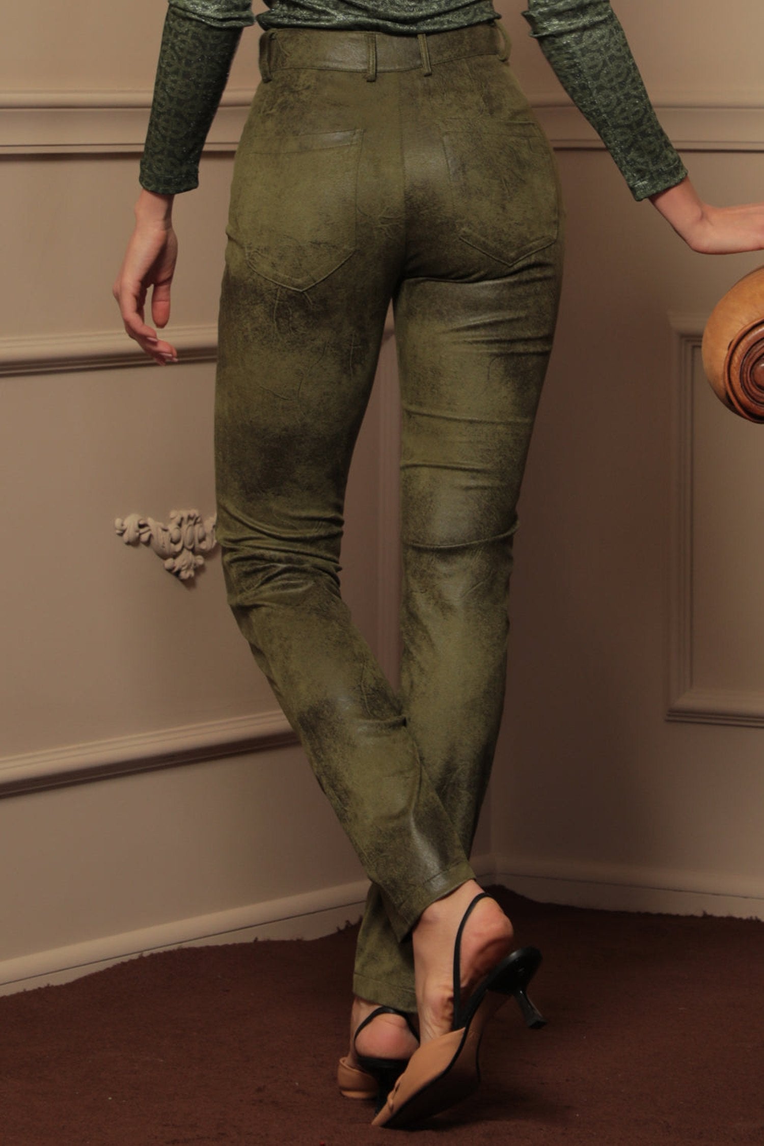 PANTALON SKINNY 5-POCHES EN VERT OLIVE - ESSENTIELS