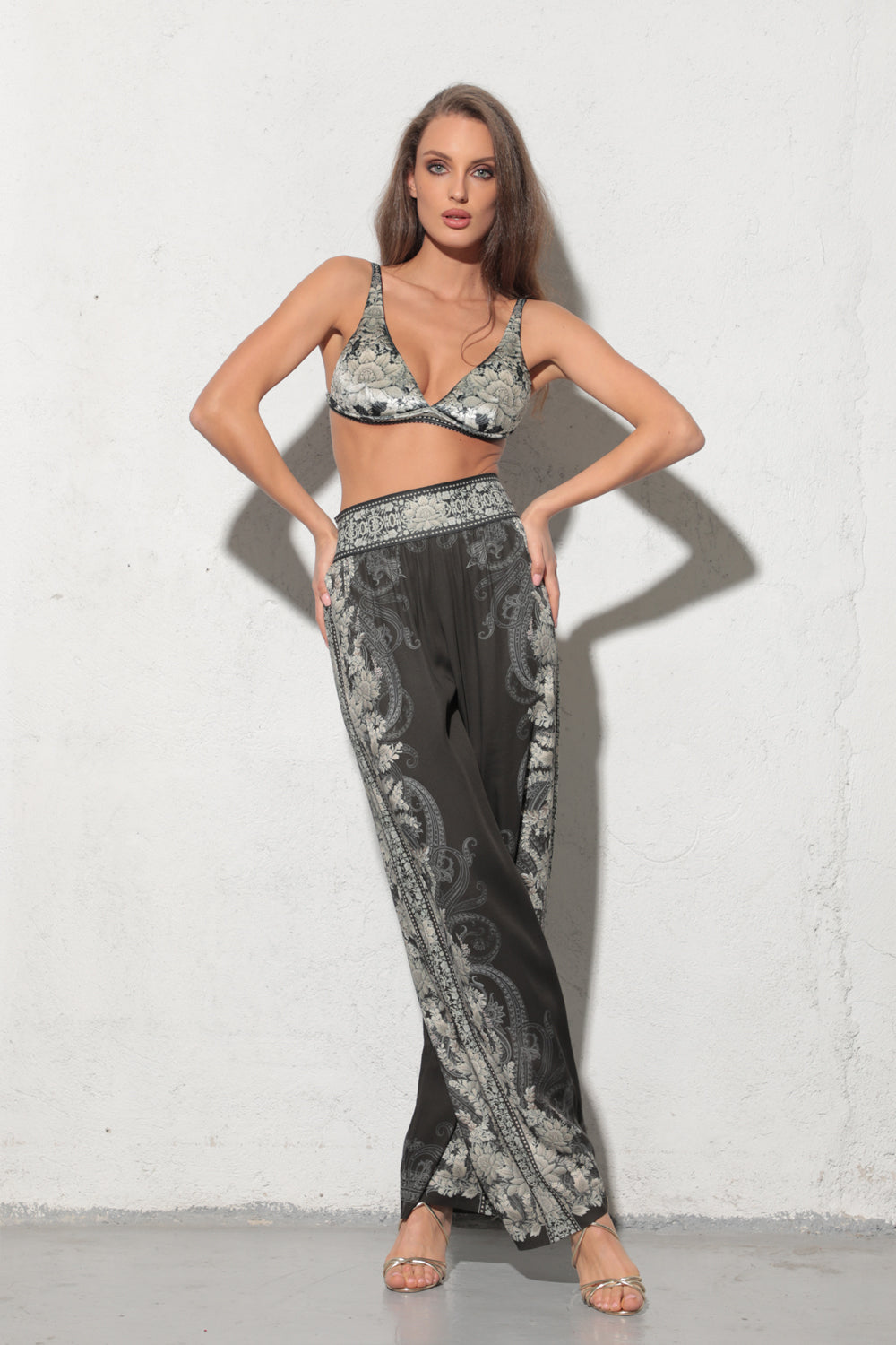 PANTALON LARGE EN VISCOSE AVEC TAILLE ÉLASTIQUE – LOTUS GELÉ