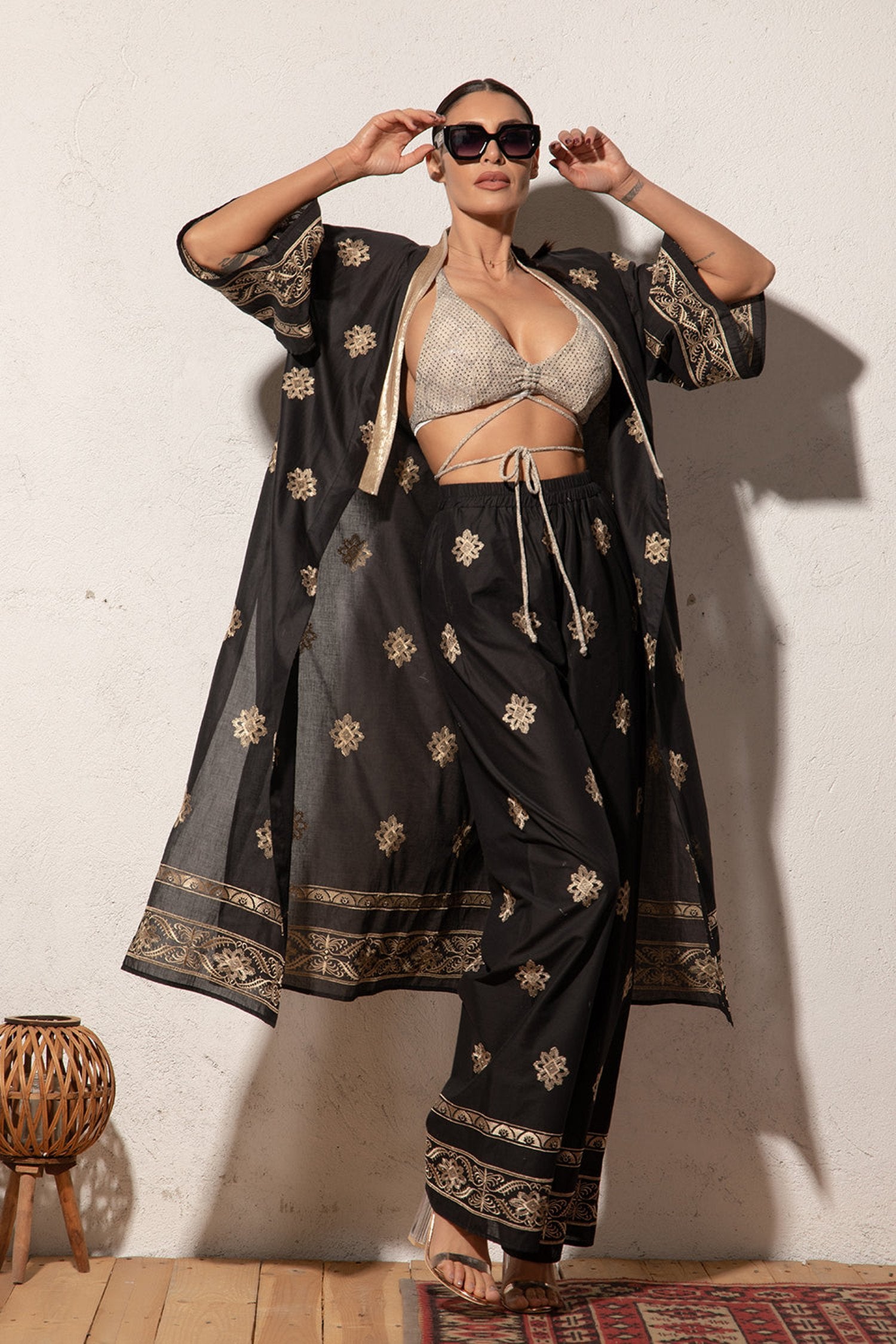 TOP TRIANGLE EN BEIGE AVEC PAILLETTES - ESSENTIELS