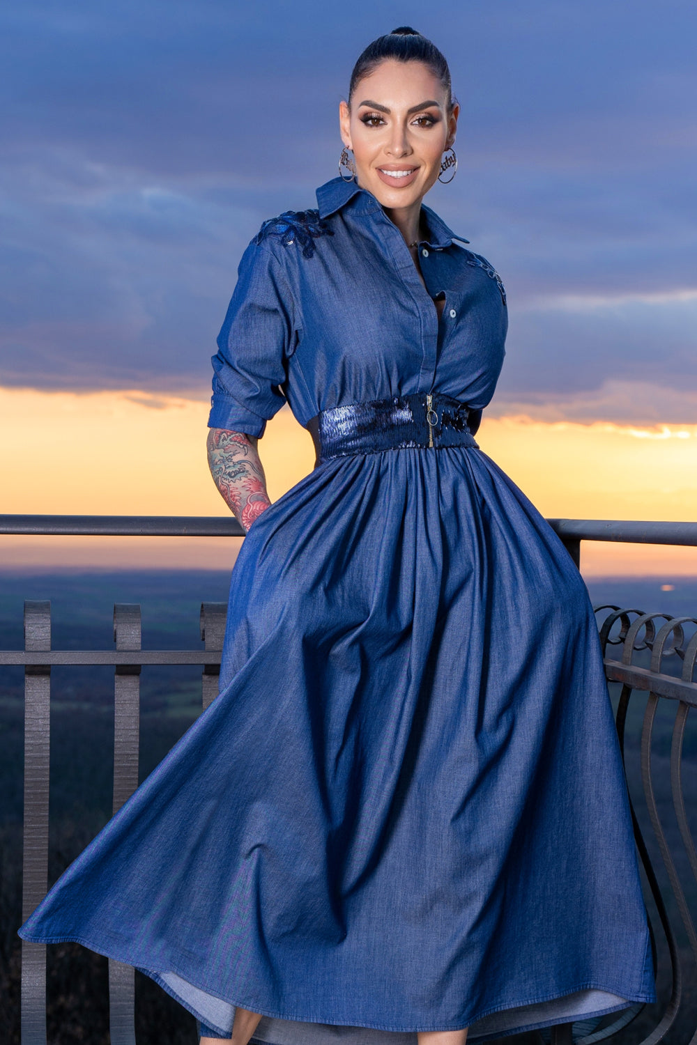 LOOSE LIGHT DENIM DRESS WITH BELT - ESSENTIALS