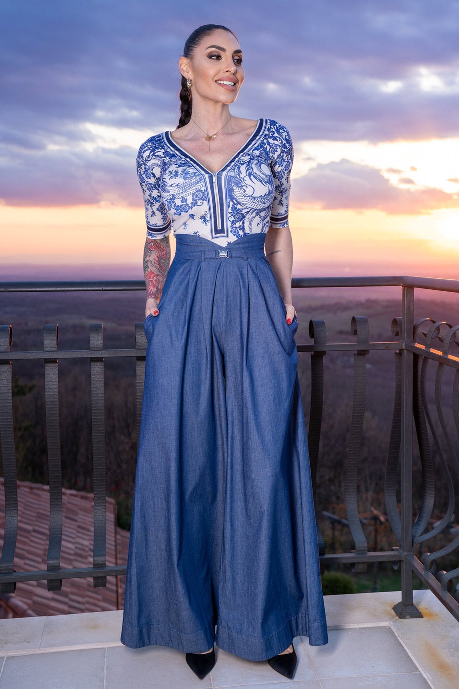 PANTALON EN JEAN À TAILLE HAUTE ET JAMBE LARGE - ESSENTIELS