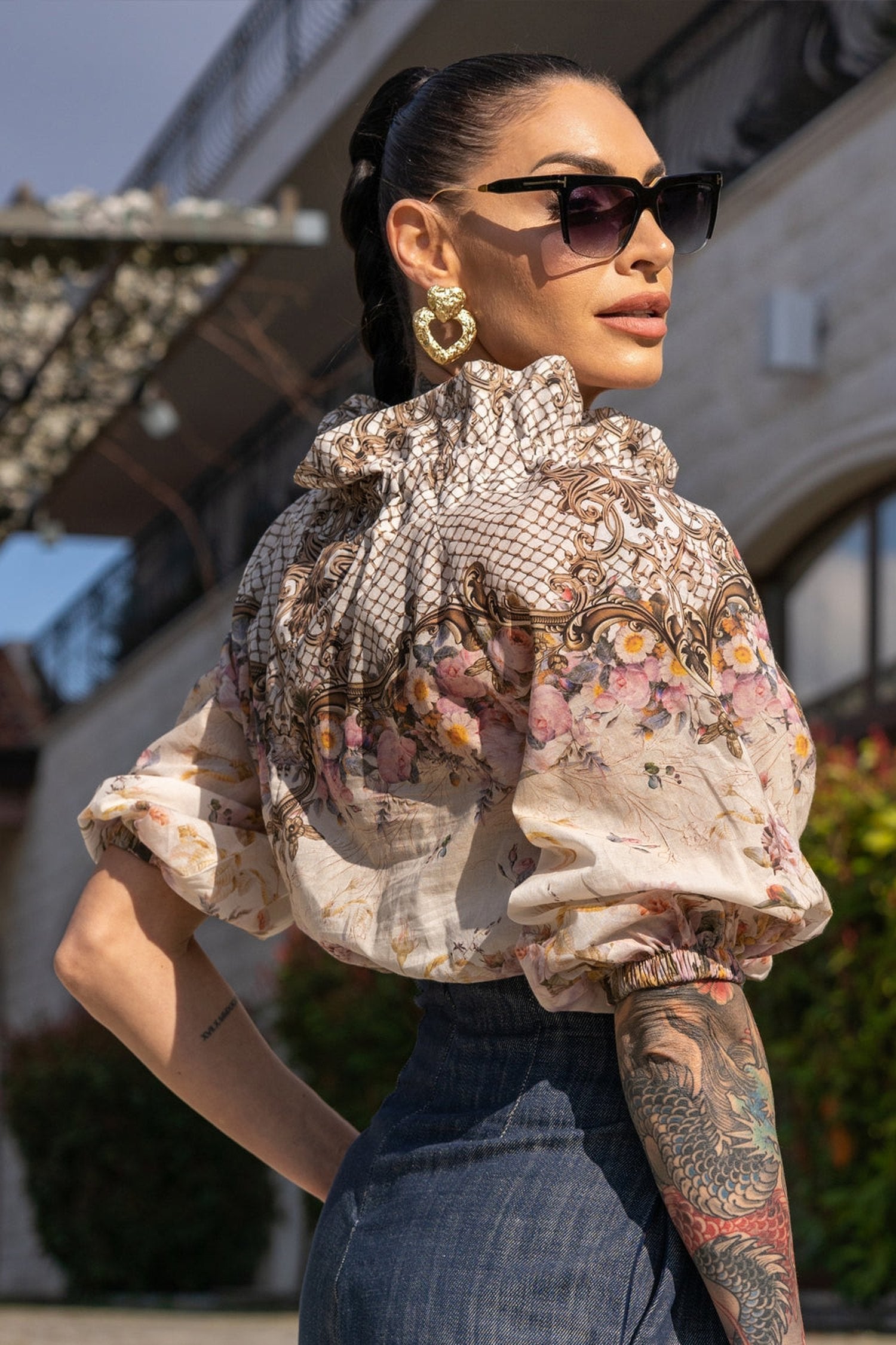 Chemise en coton avec un col affirmé - Fleurs baroques