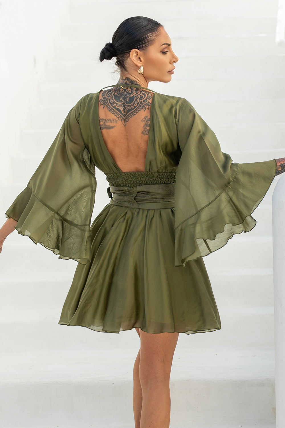 SHORT TENCEL DRESS WITH WIDE SLEEVES IN OLIVE GREEN - ESSENTIALS