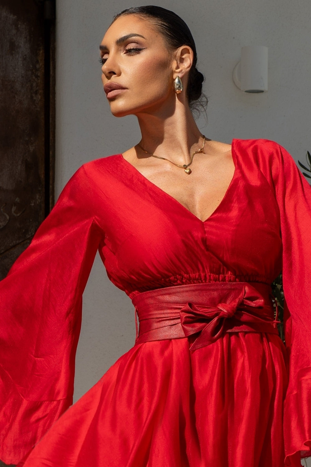 SHORT TENCEL DRESS WITH WIDE SLEEVES IN RED - ESSENTIALS JIORO КЪСА БОХО РОКЛЯ ОТ ТЕНСЕЛ С ГОЛ ГРЪБ В ЧЕРВЕНО - ESSENTIALS JIORO