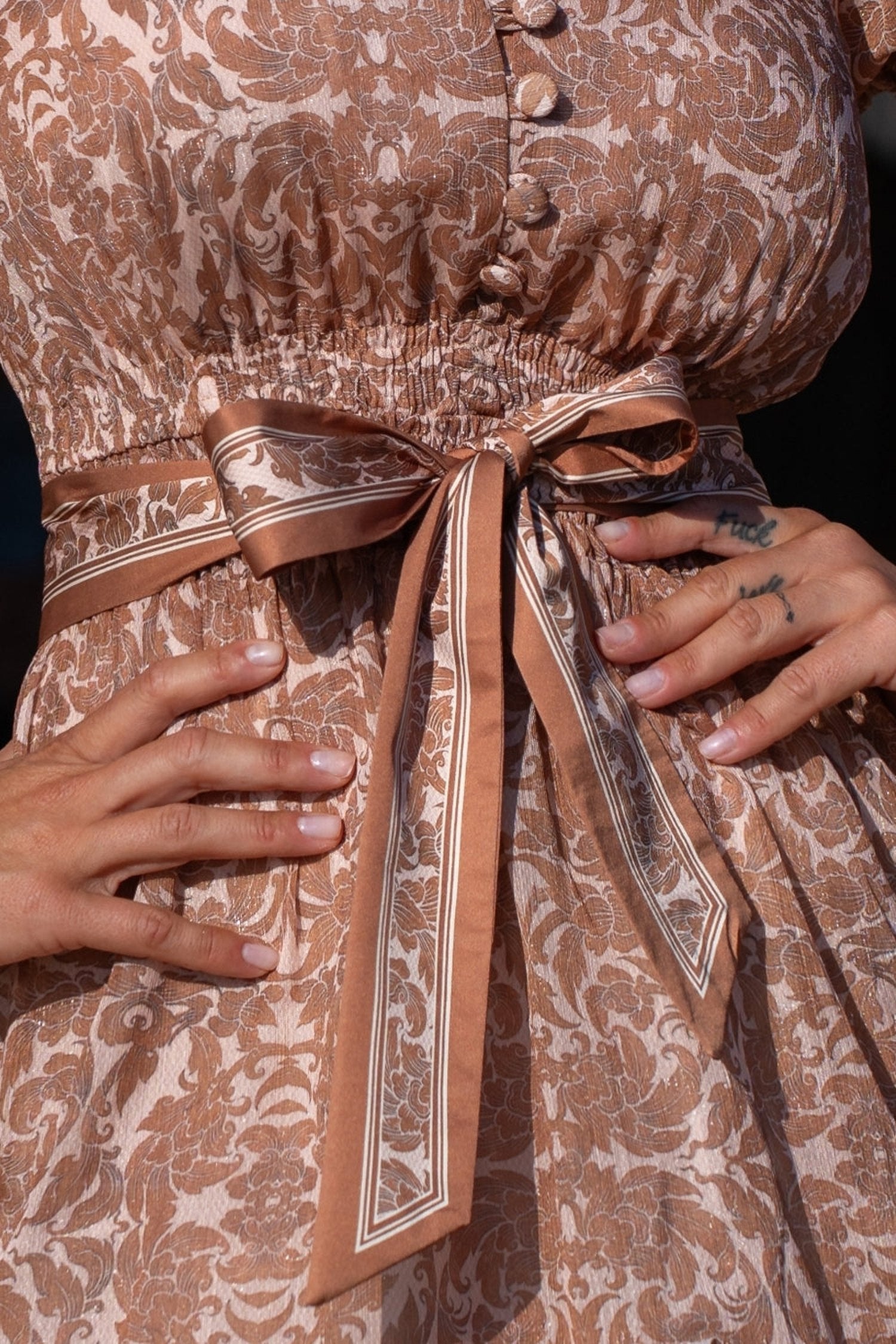 ROBE EN CHIFFON À DÉCOUPE - ASIA BEIGE